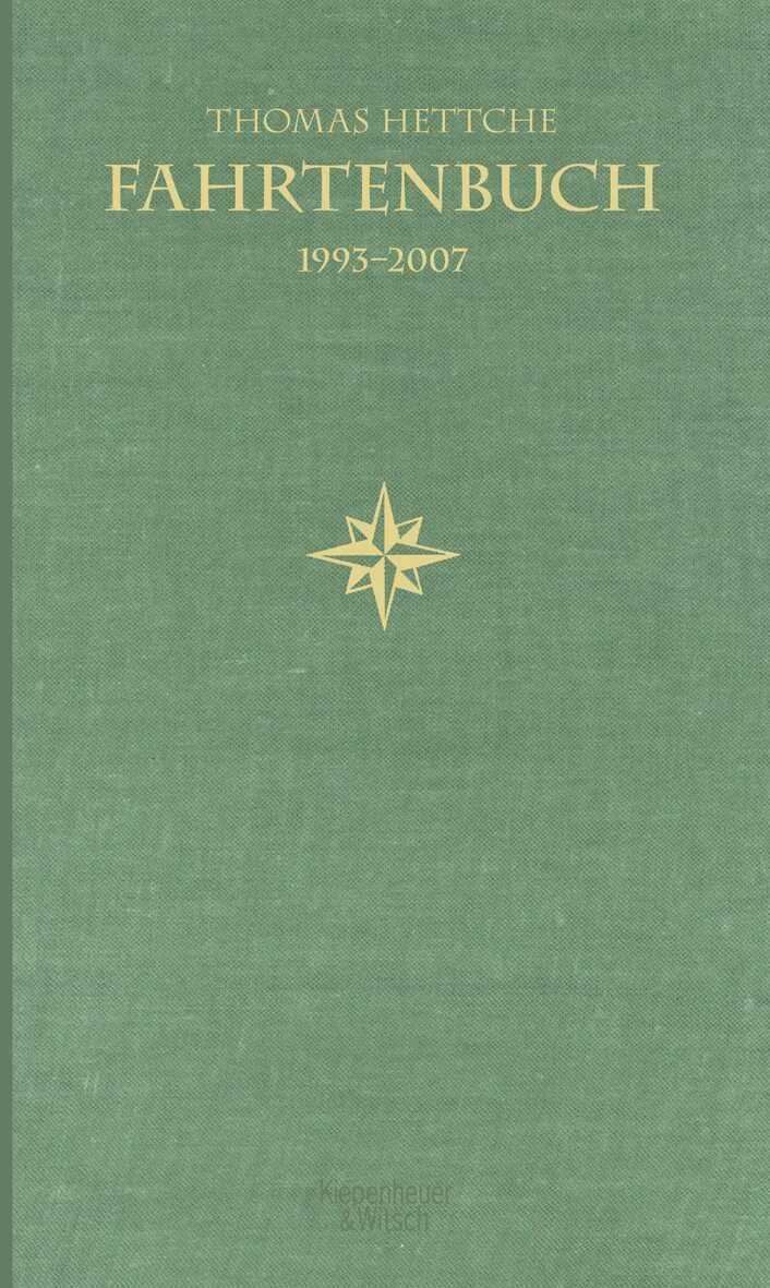 Sammlung und Zerstreuung – intellektuelle Expeditionen eines großen Erzählers Orte, Menschen, Bilder, Filme, Bücher: An Themen herrscht kein Mangel bei Thomas Hettche, dessen reiches erzählerisches Werk flankiert wird von einer kontinuierlichen essayistischen Beschäftigung mit Welt und Weltwahrnehmung. Das Fahrtenbuch versammelt ausgewählte Essays und Reportagen von Thomas Hettche aus den Jahren 1993 bis 2007. Es zeigt einen Autor, der sich mit großer Neugier und wachem Blick in die Welt begibt. Neben Deutschlanderkundungen seit Anfang der 90er-Jahre stehen Texte über die Literatur im Zeitalter des medialen Umbruchs und die Politisierung einer eigentlich unpolitischen Generation in der Folge von 9/11. Reisereportagen etwa aus St. Moritz, Venedig und Krakau beschäftigen ihn ebenso wie Bram Stokers Dracula, Lieutenant Ripley und Piero della Francesca.Hettche überrascht uns mit den Gegenständen, die sein Interesse wecken, zeigt uns aber auch, was er bereist und essayistisch bearbeitet, bevor er es erzählerisch gestaltet: In einem aufschlussreichen Bericht beschreibt er seinen Besuch in Marfa, Texas, ein Schauplatz seines jüngsten Romans Woraus wir gemacht sind, und in einer Etüde das Zwischengas, das im Roman Der Fall Arbogast gegeben wird, ohne dass der Autor dies jemals selbst getan hätte.Bei aller Vielfalt gibt es klare Konstanten: ein ausgeprägtes Bewusstsein der geschichtlichen Bedingtheit von uns Heutigen, eine theoretische Durchdringung dessen, was als »Moderne« bis in die Gegenwart reicht, eine große Begeisterung für Verfahren der Fixierung und Übermittlung von Daten, ein Gespür für die Aura von Dingen und Orten und ein ausgeprägtes ästhetisches Empfinden. Vor allem: ein klare, präzise und sinnliche Sprache, die Erfahrung plastisch und Gedanken fassbar werden lässt.