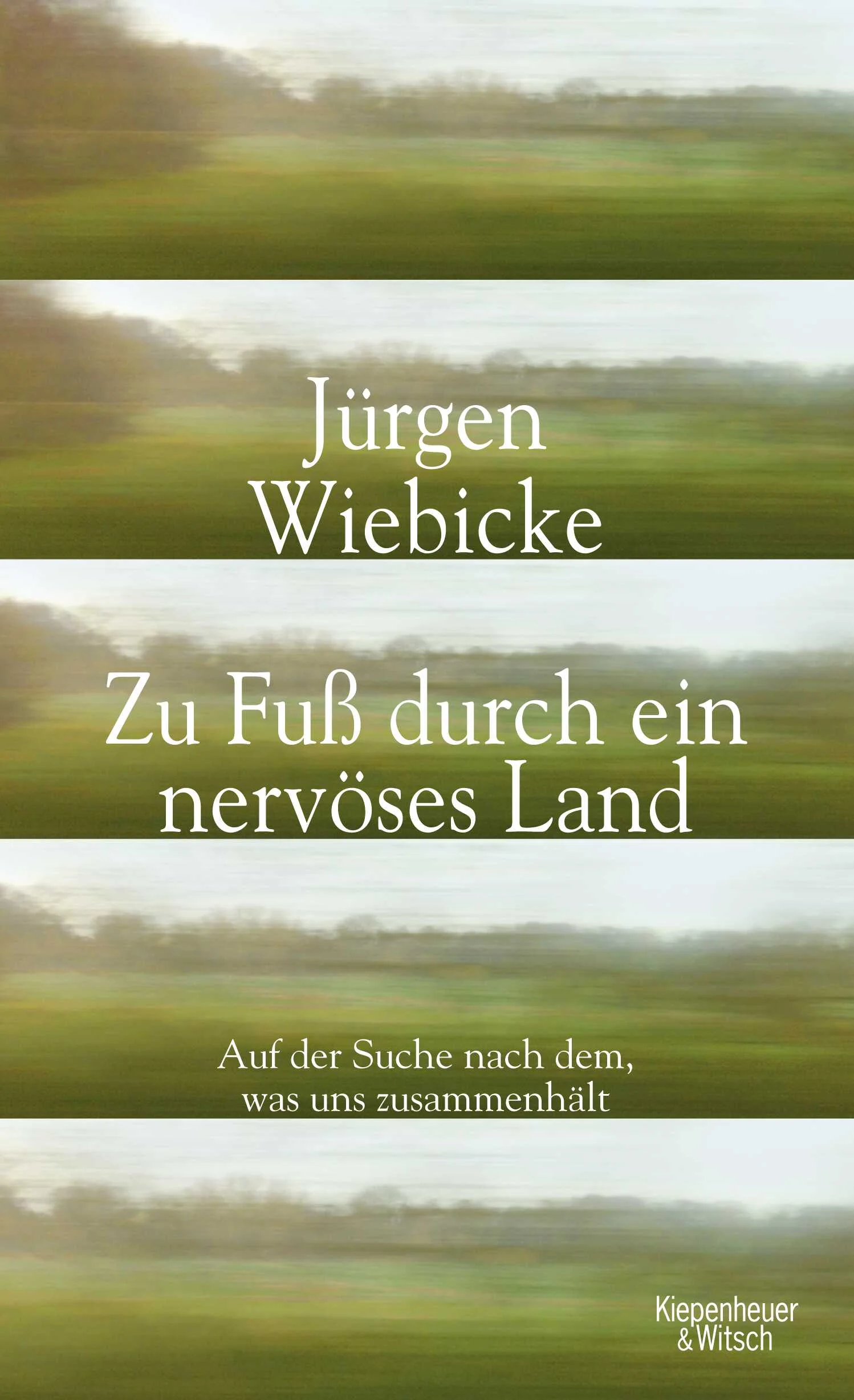 So geht’s nicht weiter. Aber wohin sonst?Ein Land im Krisenmodus, die Welt in labilem Zustand – wie lässt sich dennoch ein gutes Leben leben? Der Philosoph und WDR-Journalist Jürgen Wiebicke hat sich auf den Weg durch unser Land gemacht: auf der Suche nach Menschen, die sich um mehr kümmern als um ihr privates Wohlbefinden – und gerade deshalb glücklich sind.Immer mehr Menschen spüren ein zunehmendes Unbehagen daran, dass an unserem derzeitigen individualistischen Lebensstil etwas grundsätzlich faul ist. Aber wie er zu ändern wäre, ist immer noch äußerst unklar. Gegen diese Lähmung im Denken und Handeln ist das Wandern seit jeher eine großartige Therapie. Daher ist der Philosoph Jürgen Wiebicke im Sommer letzten Jahres einfach losgelaufen, um etwas über den Zustand unserer Gesellschaft zu erfahren, über den Krisenmodus, in dem wir stecken – und um Menschen zu begegnen, die ganz konkret neue Formen des politischen Engagements erproben. Er trifft Künstler, Millionäre und Sportler, spricht mit Leitern von Jugendhilfezentren und Flüchtlingsheimen, besucht unter anderem ein Schützenfest, Yoga-Sitzungen im Klostergarten und einen Schlachthof. Er stellt fest: Nicht nur angesichts der Flüchtlinge wächst die Bereitschaft, sich um mehr als um den eigenen Vorgarten zu kümmern und sich für ein gelingendes Gemeinwesen einzusetzen.