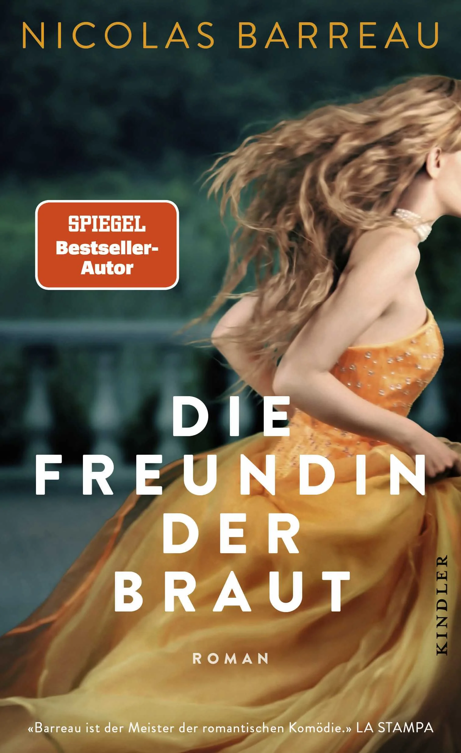 In seinem neuen Roman erzählt SPIEGEL-Bestsellerautor Nicolas Barreau von den Irrwegen des Glücks und vom Zauber der Liebe. Eine romantische Komödie aus Frankreich vom Autor von «Das Lächeln der Frauen»An einem regnerischen Tag im April erhält Jean-Pierre Morel eine Einladung, die sein Leben verändern wird. Überraschend lädt ihn Paul, sein ehemals bester Freund, zu seiner Hochzeit auf einem Schloss in Südfrankreich ein. Doch am Tag des Festes läuft alles schief und in der Aufregung vergisst Jean-Pierre bei seinem Aufbruch die Einladung. Den Namen des Chateaus hat er so halbwegs im Kopf, aber als er unterwegs auch noch eine Panne hat, würde er am liebsten aufgeben. Auf dem malerischen Anwesen angekommen, ist das Fest bereits in vollem Gange. Jean-Pierre trifft die junge, rothaarige Frau wieder, die ihm zuvor an der Tankstelle waghalsig die Vorfahrt genommen hatte. Juliette, die stets zu sagen scheint, was ihr durch den Kopf schießt, erweist sich indes als eine ganz bezaubernde Gesellschaft. Es wird eine rauschhafte Nacht, an deren Ende das Schicksal eine gänzlich unerwartete Wendung bereithält.