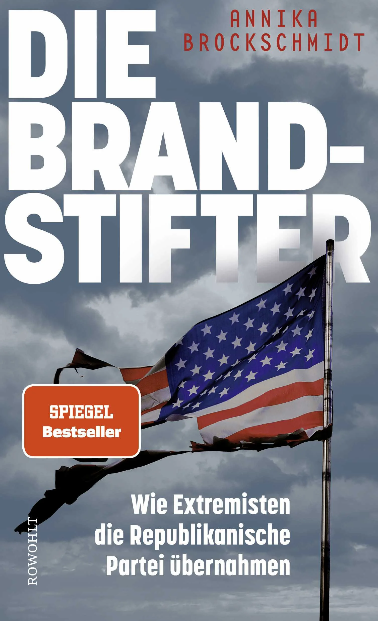 «Die Brandstifter» zeichnet die Geschichte der Republikanischen Partei nach und stellt ihre wichtigsten Akteure vor. Dabei wird deutlich, wie porös die Brandmauer zwischen Rechtsextremismus und Konservatismus in den USA schon immer war, nicht erst seit Trump. Brockschmidt erzählt packend, wie historische Entwicklungen und Machtkämpfe die Partei geprägt und radikalisiert haben – und warum das Ergebnis der Präsidentschaftswahl 2024 nicht nur für die USA von entscheidender Bedeutung sein wird.«Eine erkenntnisreiche, spannende Parteiengeschichte, sehr gut recherchiert, flüssig geschrieben und klug kommentiert.» - Viola Schenz, Süddeutsche Zeitung«Eine anregende Lektüre in den Wirren des US-Präsidentschaftswahlkampfs.»- Michael Kuhlmann, Deutschlandfunk Andruck«Das Buch ist brillant und macht nicht wirklich gute Laune.»- Juan Moreno, Moreno+1, Spiegel-Podcast«Mit großer Sachkenntnis zeigt Annika Brockschmidt wie die Republikanische Partei im 21. Jahrhundert von jenem extremistischen Tiger gefressen wurde, den zu reiten sie 50 Jahre lang versucht hatte.»- Adrian Daub, Stanford University«Annika Brockschmidts Buch ist eine Warnung. ‹Die Brandstifter› ist eine wichtige Lektüre in einer kritischen Zeit.»- Marcel Lewandowsky, Politikwissenschaftler und Autor von «Was Populisten wollen»«Annika Brockschmidt ist eine scharfe Beobachterin der religiösen und politischen Vorgänge in den USA. In diesen turbulenten Zeiten brauchen wir ihre genauen Beobachtungen und klugen Kommentare mehr denn je.»- Anthea D. Butler, University of Pennsylvania«Amerika wird von einer gefährlichen Welle des weißen christlichen Nationalismus' heimgesucht. Annika Brockschmidts brillantes Buch ist für das Verständnis von Ursache und Auswirkungen dieser Bedrohung unentbehrlich.»- Andrew Seidel, Autor des Bestsellers «The Founding Myth»