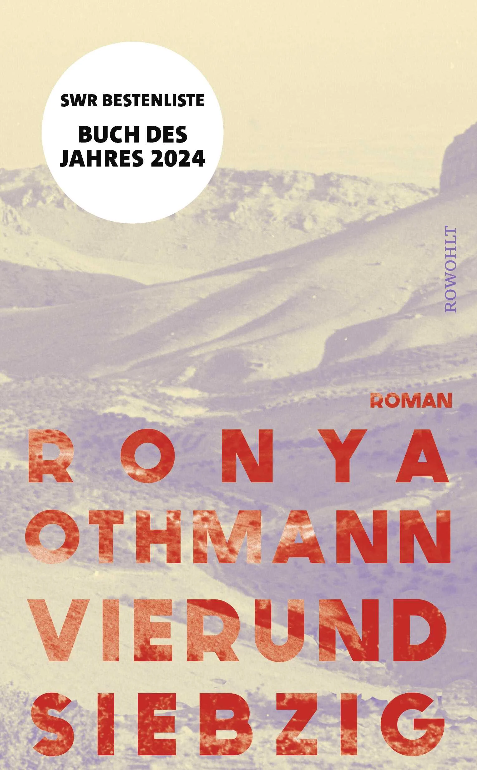 «Ich habe immer gedacht, dass es das Ende ist, wenn der Himmel auf die Erde fällt. Am 3. August 2014 ist der Himmel nicht auf die Erde gefallen, aber trotzdem war es das Ende.»Ronya Othmann will eine Form finden für das Unaussprechliche, einen Genozid, den vierundsiebzigsten, verübt 2014 in Shingal von Kämpfern des IS. Vierundsiebzig ist eine Reise zu den Ursprüngen, zu den Tatorten: in die Camps und an die Frontlinien, in die Wohnzimmer der Verwandten und von deutschen Gerichtssälen weiter in ein êzîdisches Dorf in der Türkei, in dem heute niemand mehr lebt.«Vierundsiebzig ist vieles in einem – Autobiographie, Biographie, Reiseliteratur und Geschichtsschreibung in Echtzeit – und dennoch ein organisches Ganzes. Ein literarischer Befreiungsschlag.» Frankfurter Allgemeine Sonntagszeitung Nominiert für den Deutschen Buchpreis 2024