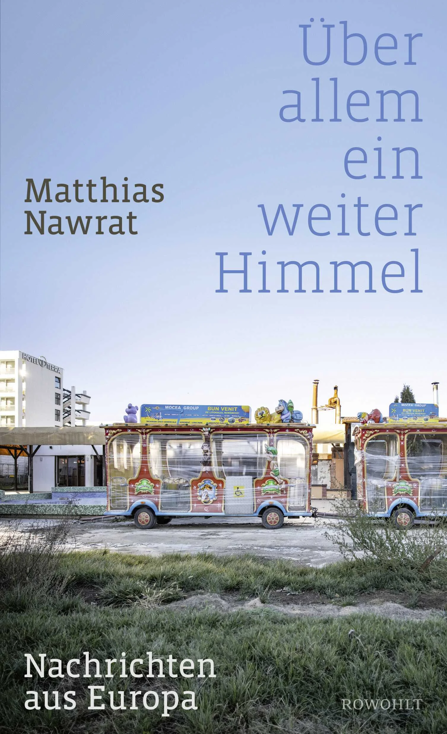 Zehn Jahre ist Matthias Nawrat durch die Literaturen und Landschaften des östlichen Europas gereist. Sein Weg führte vom polnischen Opole, von wo seine Familie in den 1980er-Jahren emigrierte, zur Danziger Werft als dem Ursprungsort der Solidarność-Revolution, von Tel Aviv zurück nach Berlin und weiter nach Timișoara, Budapest, ins mazedonische Skopje, nach Minsk und bis hinter den Ural. Kurz: in die Zentren und an die Ränder des postkommunistischen Raums.Ein Reisetagebuch, ein autobiografischer Essay, eine Lektüre, die neue Erkenntnisse bringen kann.