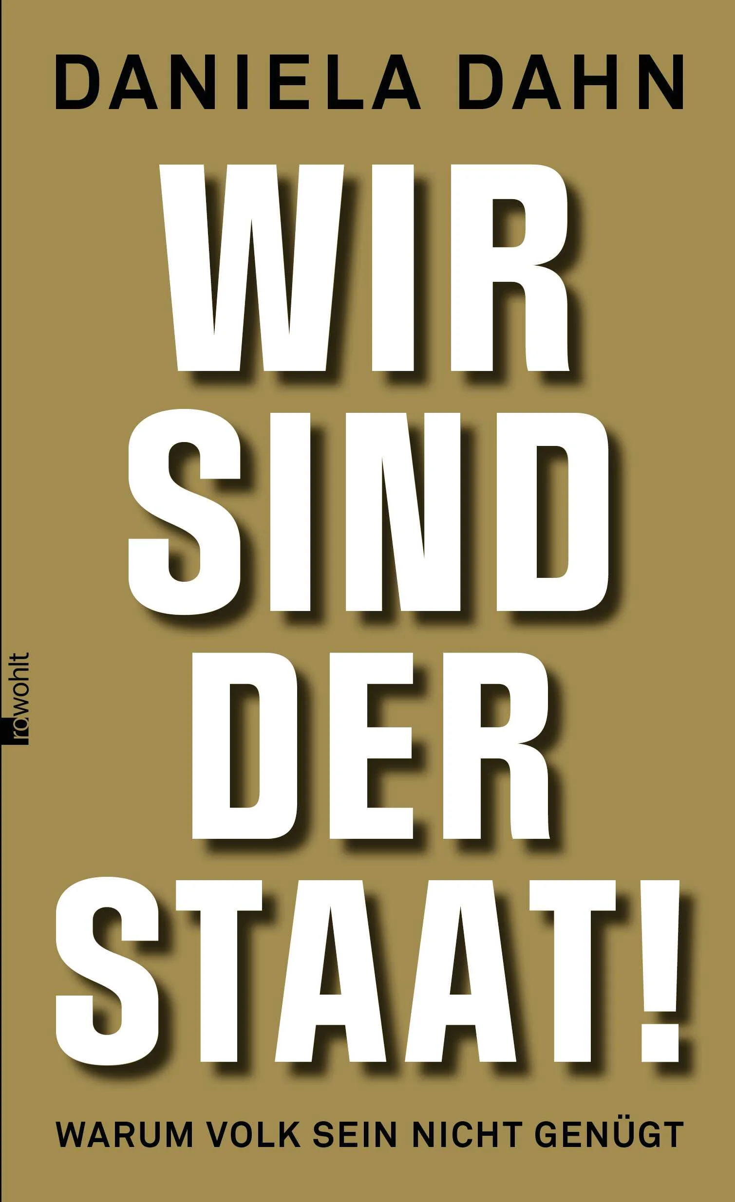 Alle Staatsgewalt geht vom Volke aus, heißt es im Grundgesetz – aber sie kehrt nie zu ihm zurück. Wie auch, sie ist ja längst in den Händen des Big Business. Kaum jemand nimmt den Politikern, die wir wählen, noch ab, dass sie Banken und Konzernen wirklich Grenzen setzen können. Immer weniger Menschen glauben an die Kraft der Demokratien, Freiheit und Wohlstand für alle zu organisieren statt für immer weniger. Der soziale Friede ist selbst in Europa längst brüchig geworden.Die Berichte und Analysen zur Lage werden von Jahr zu Jahr bitterer und radikaler. Aber wenn es darum geht, die Konsequenzen daraus zu ziehen, verstummen die Debatten schnell. Die Politik muss wieder das Primat über die Wirtschaft gewinnen – aber wie? Die Bürger, mit und ohne Wut, müssen wieder mehr selbst entscheiden – aber wie? Wer wirklich etwas ändern will, so die streitbare Schriftstellerin, muss sich zunächst einigen unbequemen, aber unvermeidlichen Einsichten stellen.Darum geht es in diesem Buch: Daniela Dahn deckt tiefgreifende Blockaden auf, die den Staat daran hindern, die Dauerkrise zu lösen und sich in Freiheit weiterzuentwickeln – in ein Gemeinwesen, dessen Gesetze das Wohl aller in den Vordergrund stellen und nicht das Privateigentum, in dem die Allmacht der Parteien beendet wird. Einen Staat, der nicht mehr herrscht, wo er dienen sollte, und in dem die Bürger ihre wichtigen Angelegenheiten selbst in die Hand nehmen. Und sie macht konkrete Vorschläge, wie wir dahin gelangen können – in Deutschland, Europa und, wer weiß, darüber hinaus.