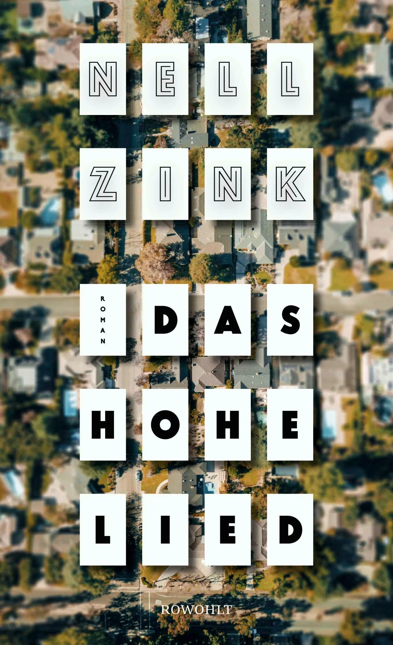 Pam, Daniel und Joe sind die wahrscheinlich schlechteste Indie-Rock-Band auf der Lower East Side. Doch dann widerfahren ihnen zwei Wunder - eine Tochter für Pam und Daniel, eine überraschende Hit-Single für Joe. Zusammen kämpfen sich die drei durch die ausgehenden Neunziger, teilen sich ihre wachsenden Erfolge, arbeiten zusammen, um Joe zum Superstar zu machen und der kleinen Flora eine glückliche Kindheit zu bescheren. Doch am 11. September 2001 fällt der terroristische Angriff auf die Stadt mit einem vernichtenden persönlichen Verlust für das Trio zusammen. Danach wächst Flora in einer stark veränderten, zunehmend gespannten politischen Großwetterlage heran. Sie beginnt sich für Umweltthemen zu engagieren und die sich weitende Kluft zwischen der politischen Klasse und dem einfachen Bürger zu überbrücken. Doch als das junge Jahrhundert mit der Kandidatur von Donald Trump eine weitere neue Bedrohung erfährt, sieht sich ihre Familie gezwungen, längst verloren geglaubte Kräfte zu mobilisieren.