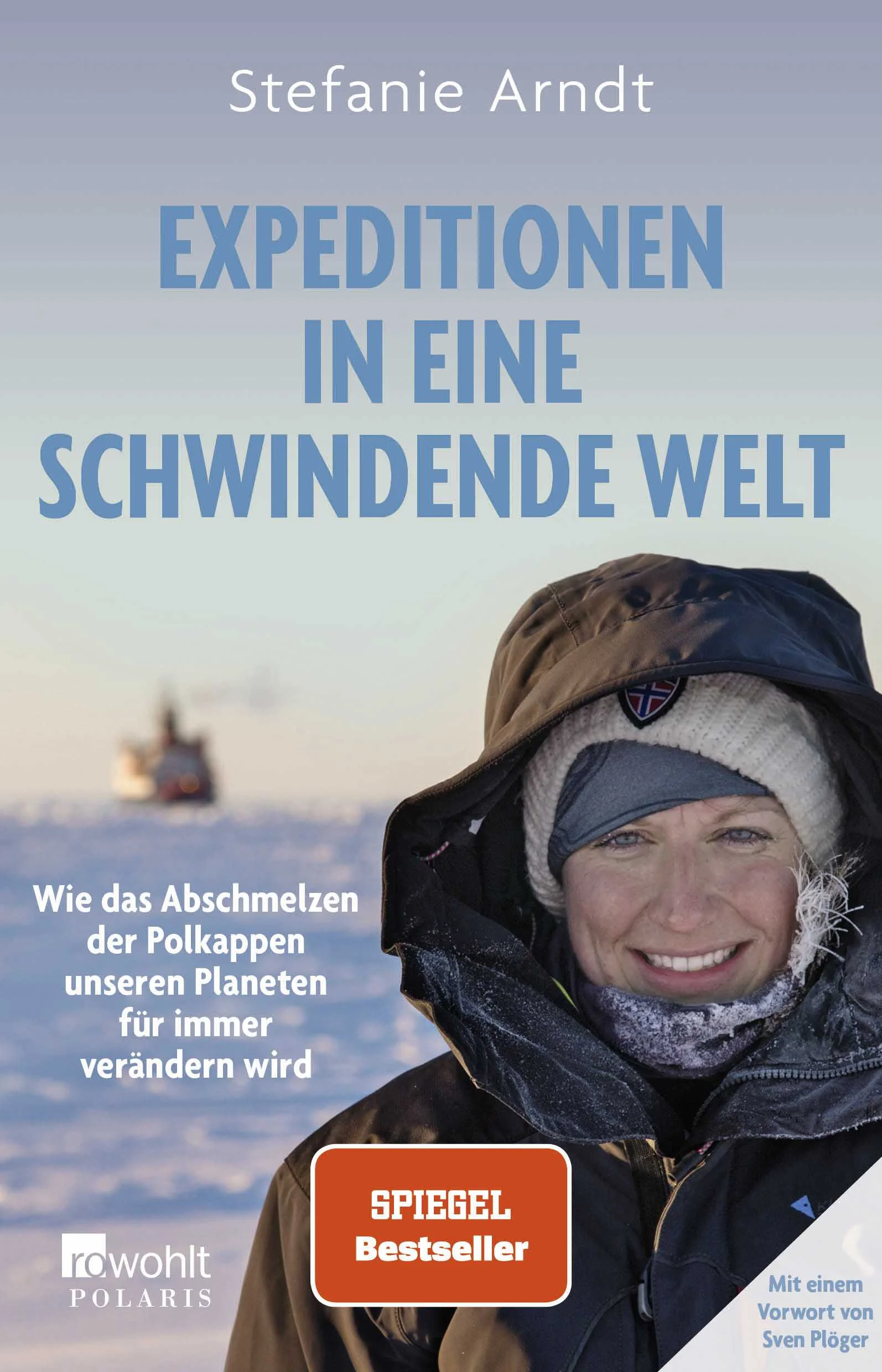 Weniger als 25 Jahre geben Wissenschaftler*innen ihm noch, dann wird es so weit sein: Bis 2050 wird das Eis der Arktis mindestens einmal im Sommer vollständig abgeschmolzen sein, und unser Planet, den Generationen nur mit von Eis bedeckten Polkappen kennen, wird sich für immer verändern. Welche Folgen wird das Schwinden des Eises für die Menschheit haben? Wie wirkt es sich auf unser Wetter, die Meere und das Ökosystem der Polarregionen aus? Stefanie Arndt erzählt von den tiefgreifenden Veränderungen, die sie auf ihren Expeditionen beobachten konnte, von ihrer Arbeit als Polarforscherin und von der zarten Schönheit eines schwindenden Lebensraums. Was so fern scheint, rückt dabei ganz nahe: Können wir die unumkehrbaren Auswirkungen, die ein Abschmelzen der Polkappen nach sich zöge, noch aufhalten?