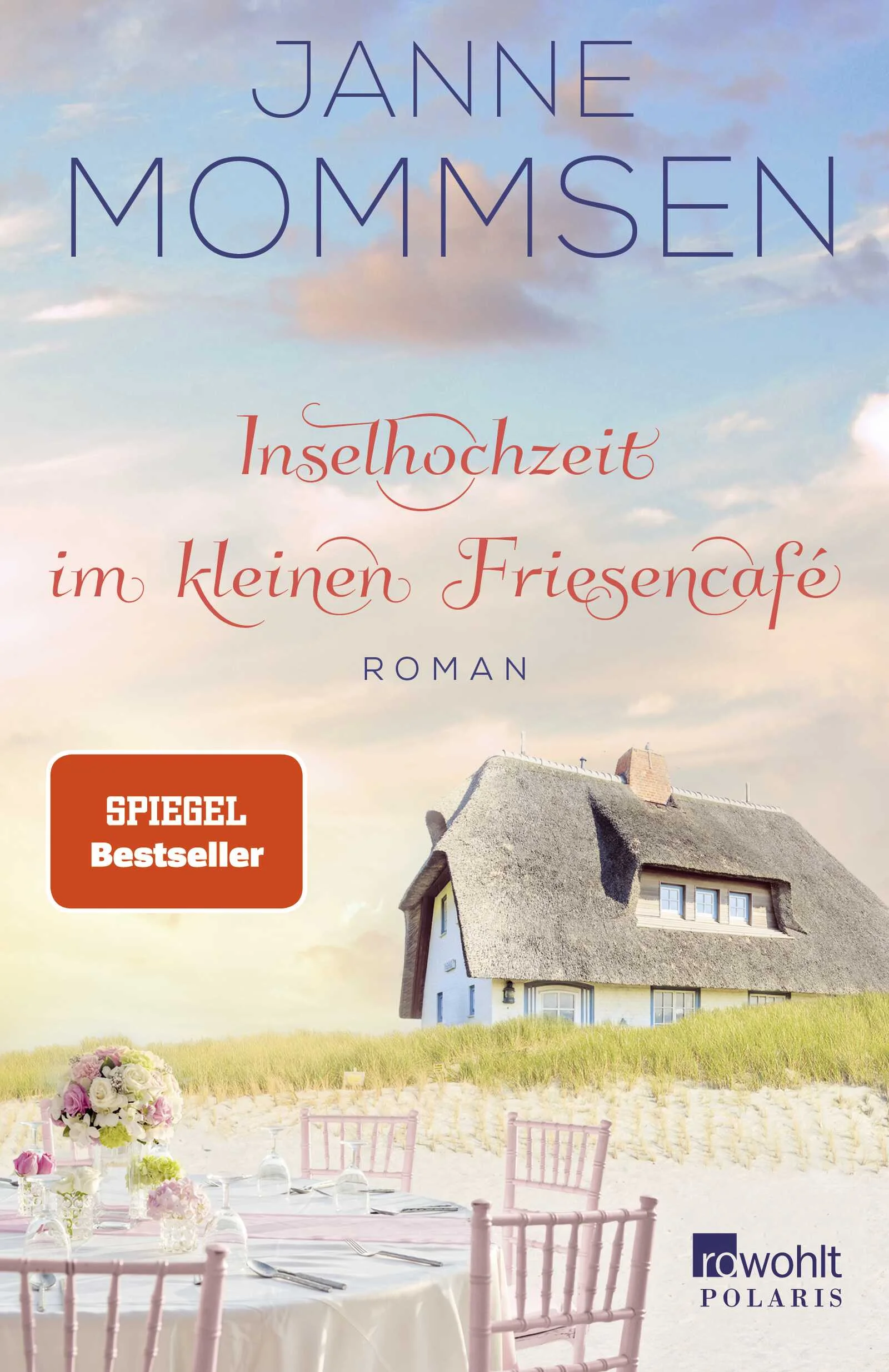 Romantik auf Friesisch: Der Spiegel-Bestseller und dritte Teil der fulminant gestarteten Friesencafé-Reihe.Während Julia die Hochzeit von Oma Anita mit Kapitän Hark im kleinen Friesencafé vorbereitet, geht auf Long Island ein Mann am Strand spazieren und lernt Fering. Harks Neffe Henry soll Trauzeuge sein und aus Amerika anreisen.Kurz vor dem Fest mischt der charismatische Leuchtturmwärter die Hochzeitsgesellschaft ordentlich auf. Hier treffen Ruhrpottschnauzen und friesische Gelassenheit aufeinander, unterschiedlicher kann es nicht sein. Hat Henry die Kraft, die Gegensätze zu vereinen?Neben der Arbeit hält die Fernbeziehung mit Finn-Ole Julia auf Trab. Die Verbindung steht vor einer echten Zerreißprobe. Dabei liegt zwischen ihnen nichts als das Wattenmeer. Und das lässt sich bekanntlich überwinden – zumindest, wenn das Wetter stimmt ...