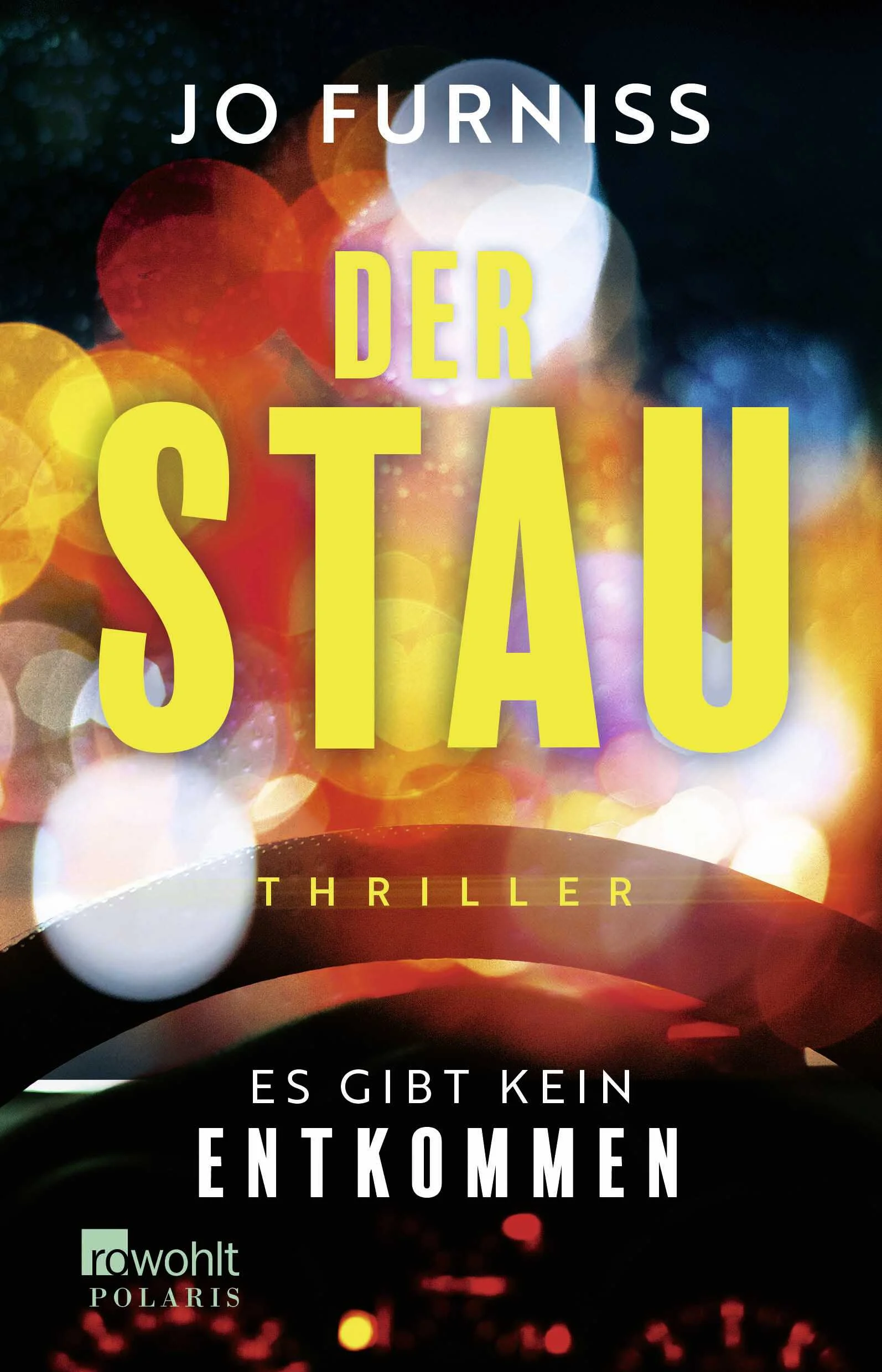 Der erste Locked-Car-Thriller: Originell, temporeich und absolut fesselnd – nach diesem Buch werden Sie öfter in den Rückspiegel schauen!Ein kilometerlanger Stau. Im Auto neben dir sitzt eine Leiche. Der Mörder steckt in der Autoschlange fest – und du auch.Belinda Kidd, Kommissarin kurz vor dem Ruhestand, ist auf dem Weg vom Flughafen in die Londoner Innenstadt. Vom Jetlag geplagt, will sie einfach nur nach Hause – als der Verkehr plötzlich stockt und dann zum völligen Stillstand kommt. Grund dafür: eine Explosion in einem Tunnel. Geschätzte Wartezeit: mehrere Stunden. Als Belinda sich zwischen den parkenden Autos die Beine vertritt, macht sie in einem der anderen Fahrzeuge eine grausige Entdeckung: eine Leiche, mit einem Metallspieß erstochen. Aber wie? Niemand kann weg. Also muss der Mörder immer noch hier sein, zwischen den anderen Fahrerinnen und Fahrern, die darauf warten, dass es weitergeht. Was ist zu tun? Die anderen Fahrzeuginsassen zu warnen, würde eine Massenpanik auslösen, zumal im Autoradio weitere Explosionen vermeldet werden. Belinda sieht sich in der Zwickmühle. Wenn der Stau weiterhin anhält, sind sie alle in Gefahr. Wenn er sich auflöst, kann der Mörder entkommen. Die Uhr tickt, und auch wenn Belinda nicht weiß, wie lange noch – sicher ist: Sie muss eine Entscheidung treffen …  