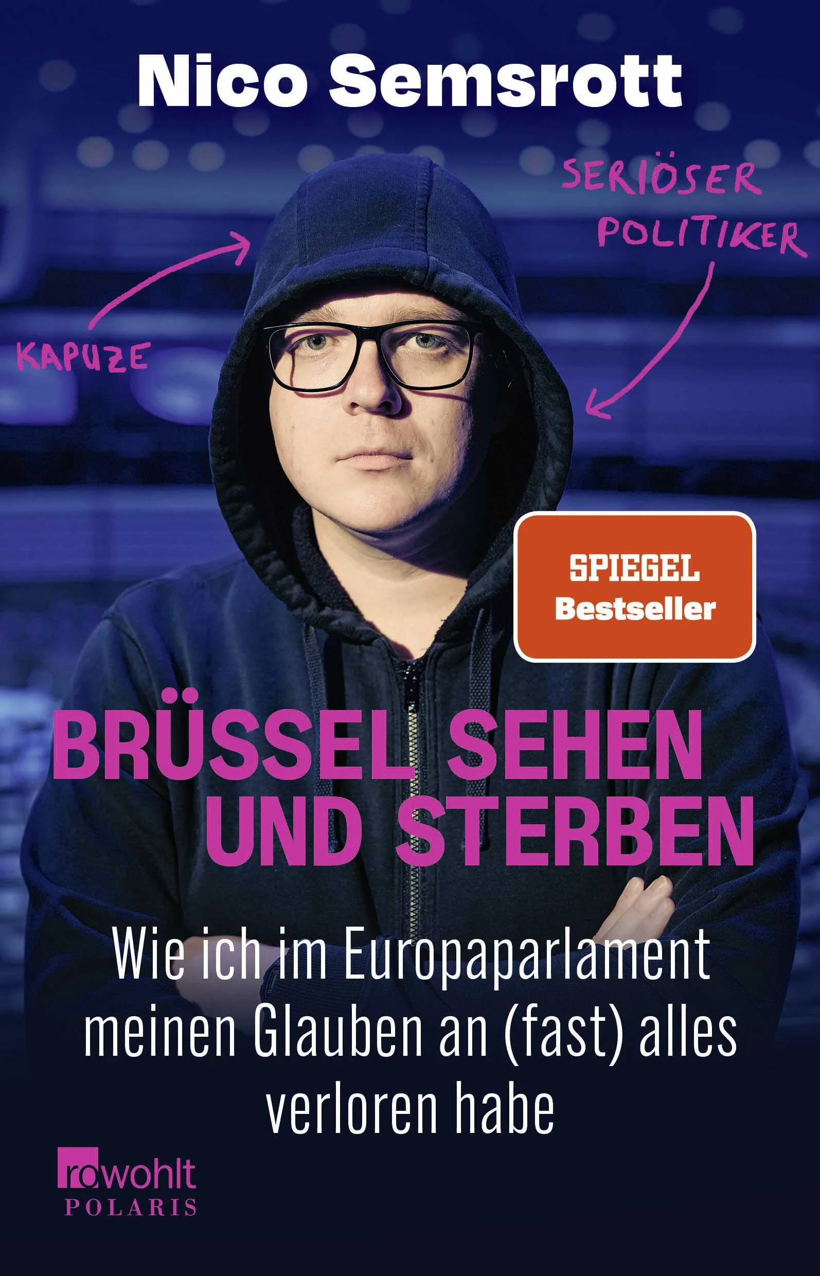 Das Europaparlament – eine hervorragende Idee. Nur in der Realität leider ein Witz, und noch dazu ein sehr schlechter. Nico Semsrott berichtet ehrlich und komisch von seinen Erfahrungen aus fünf Jahren Europaparlament. Von der sinnlosen Pendelei zwischen Brüssel und Straßburg, in der schon alles steckt, was das Parlament im Kern ausmacht: Steuerverschwendung, Tragik und grober Unfug. Von gierigen Parlamentariern, die keines ihrer unsinnigen Privilegien ungenutzt lassen und sich ständig in die eigene Tasche wirtschaften. Und von seinem aufreibenden Selbstversuch, sich bei unzähligen Lobbyveranstaltungen in Brüssel kostenlos durchzufuttern, ohne Smalltalk zu betreiben. Denn ihm ist schnell klar: An dem Ort, an dem wir dringend auf Gerechtigkeit und Vertrauen angewiesen sind, wird Korruption nur selten bestraft, sondern meistens belohnt.Nico Semsrott trat den «merkwürdigsten Job der Welt» als Idealist an, um seine letzten Ideale zu retten, beendet er seine Politkarriere freiwillig. Das ist deprimierend, aber immerhin muss er auf nichts und niemanden mehr Rücksicht nehmen. Ein tragikomischer, kluger Bericht aus den Untiefen des Europäischen Parlaments.