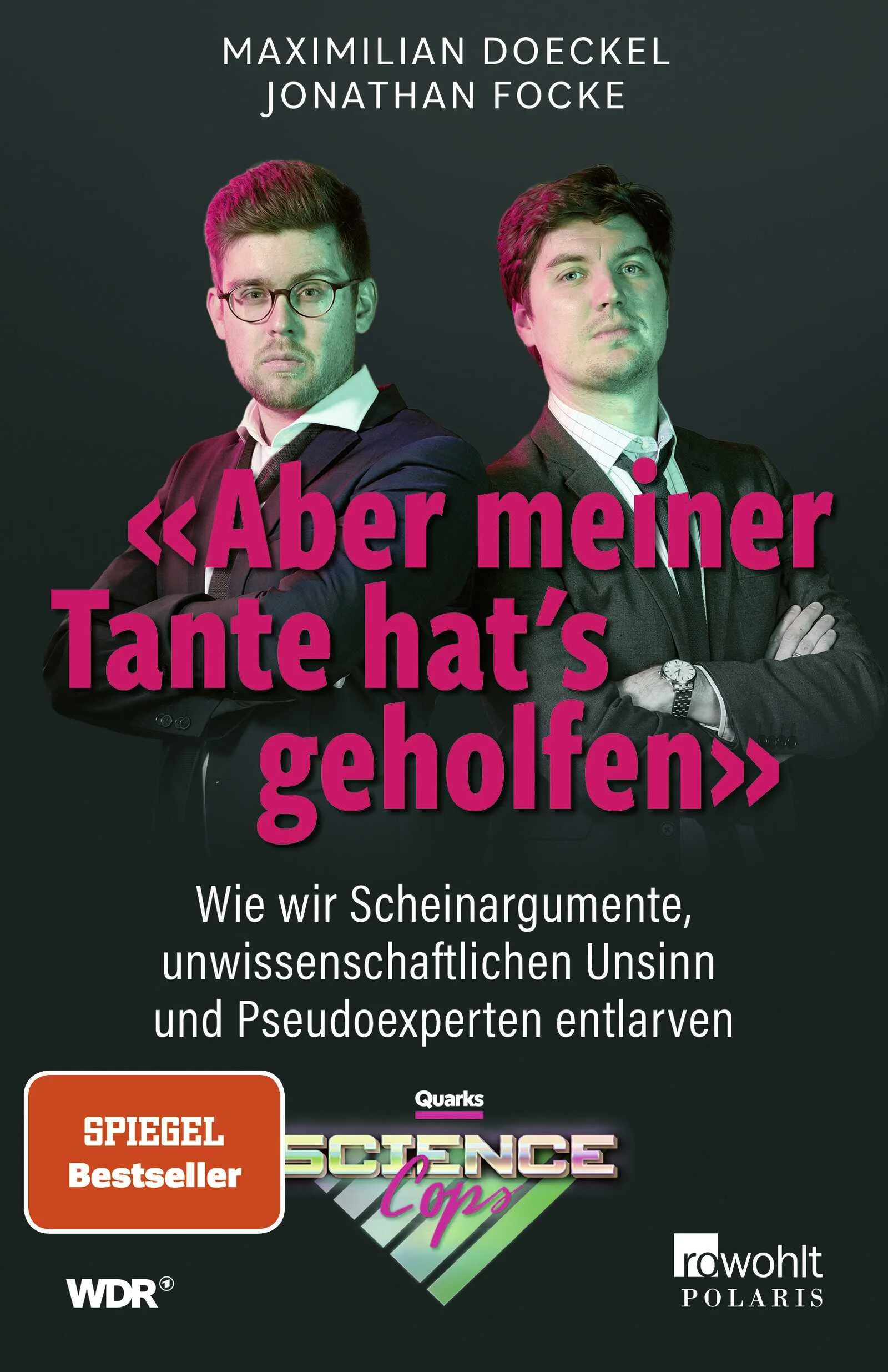 Die Wissenschaftsjournalisten und Quarks Science Cops Maximilian Doeckel und Jonathan Focke entlarven in ihrem Buch die schmutzigen Tricks und manipulativen Techniken, mit denen Wundermittelhersteller, selbst erklärte «Heiler» und andere Geschäftemacher versuchen, Profit aus der Gutgläubigkeit der Menschen zu schlagen. Deren Methoden sind nämlich ziemlich perfide und z. B. darauf ausgelegt, emotionale (Not-)Situationen auszunutzen. Die Autoren helfen uns dabei, wissenschaftliche Falschaussagen zu erkennen, zeigen, wie wir Pseudoexperten von echten unterscheiden können und aufgeklärter durchs Leben gehen. Nach der Lektüre des Buches wissen wir, wo und wie in Deutschland unwissenschaftlicher Unfug erzählt wird. Ob Medizin, Politik, Ernährung, Parawissenschaften – die Quarks Science Cops ermitteln in jedem Lebensbereich und vermitteln Sachinformationen und konkrete Argumentationshilfen für den nächsten WhatsApp-Familenchat mit einer guten Prise Humor. 