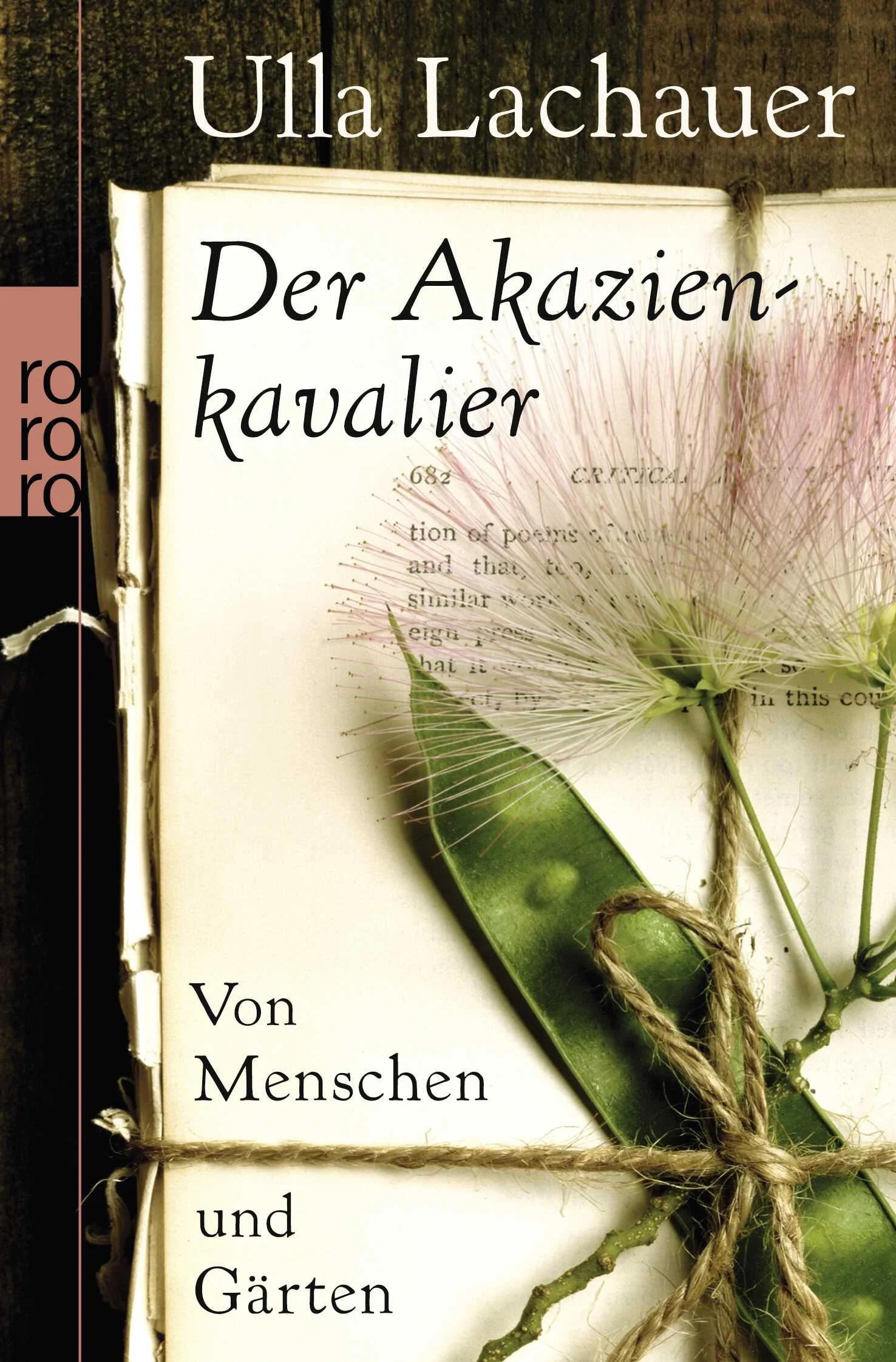 Mein Garten, das war der Matsch nach dem Regen und ein Versteck an der Hecke, das nur mir gehörte. Ich liebte die Wochen um Fronleichnam, wenn alles wie verrückt blühte, Gravensteiner Äpfel, den modrigen Duft der Champignons, die Vater im Gartenhaus züchtete, Kartoffelfeuer, das verwilderte Gebüsch am Wäscheplatz. Ich liebte ganz besonders die Minuten nach dem Ruf «Jetzt aber ins Bett!». An warmen Sommerabenden konnte man fürs Federballspiel oft noch eine halbe Stunde rausschinden und dem weißen Ball hinterherjagen, ein Kunststück, ihn in der Dunkelheit zu treffen ...Noch heute könnte ich alles aufzeichnen, diesen und auch spätere Zustände meines Gartens, er ist wie eine innere Landkarte. Mit ihm verbinden sich zwei frühe, elementare Erfahrungen: die von Freiheit und der Freude daran – und von Einsamkeit, im Garten war sie zu ertragen, oft sogar schön.