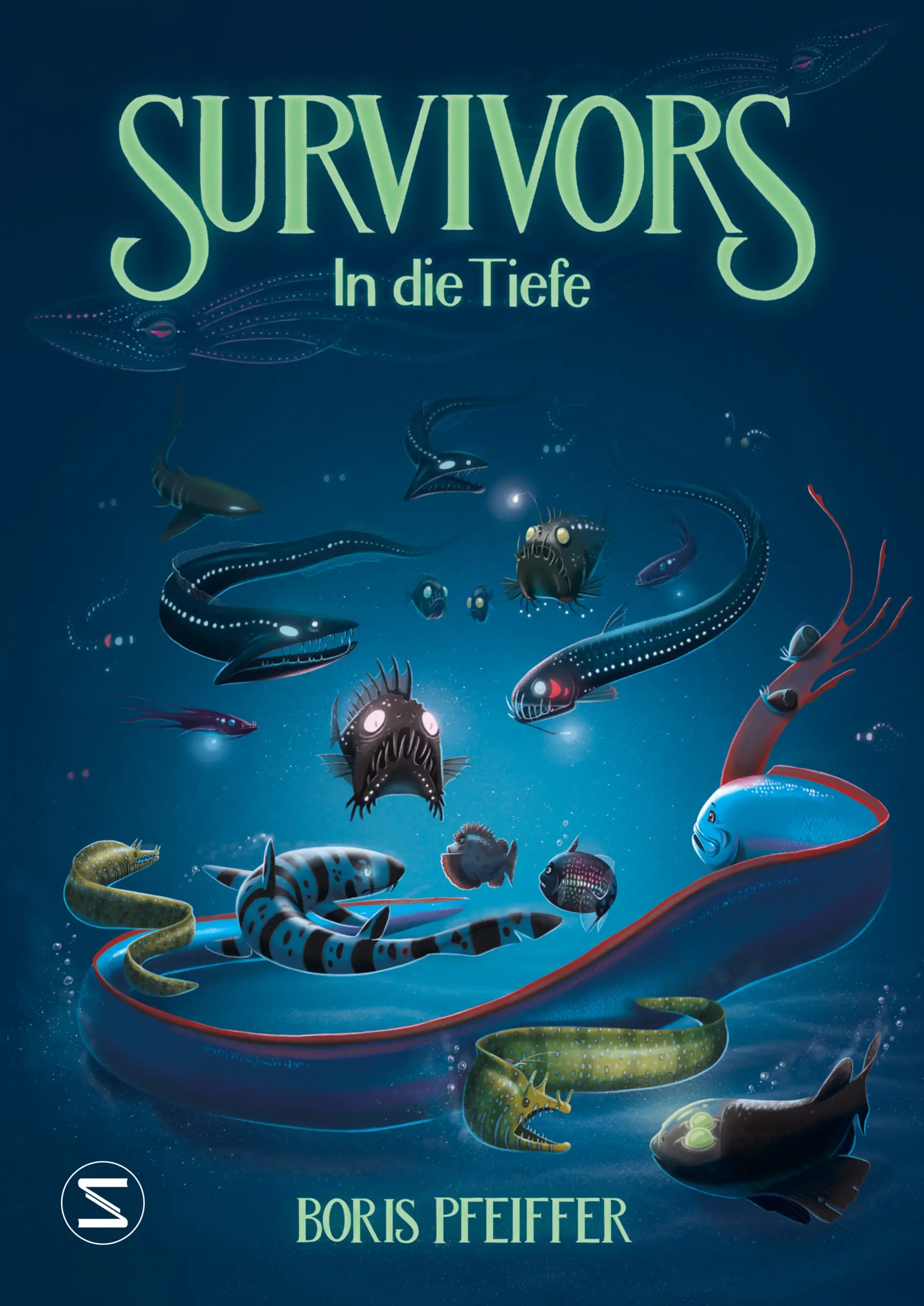 Band 3 der packenden Unterwasser-Saga: Werden die Bewohner des verlorenen Riffs ein neues Zuhause finden?Zacky, Scir, Heuler und die anderen Survivors suchen nach einem Ort, an dem sie ein neues Riff aufbauen können. Das merkwürdige Menschengebilde, zu dem ihre Flucht sie geführt hat, riecht zwar süßlich, doch es scheint ihre Mägen zu vergiften und bietet keinen Nährboden für die letzten überlebenden Korallen. Ausgerechnet Maloy, der sie schon einmal in eine Falle gelockt hat, präsentiert eine Rettungsidee: Er hat in der Nähe ein Schiffswrack entdeckt, in dem die Flüchtlinge Schutz und sogar Plankton finden können. Die Survivors sehen nur einen Ausweg: Sie müssen Maloy noch einmal vertrauen und ihm in die Tiefe folgen. Vereint Action und Abenteuer mit einem wahren und wichtigen Umwelt-ThemaPerfekt auf die Zielgruppe zugeschnitten von ???Kids-Autor Boris PfeifferMit kurzen Kapiteln und coolen s/w-Vignetten für einen einfachen Lesefluss und maximale Spannung