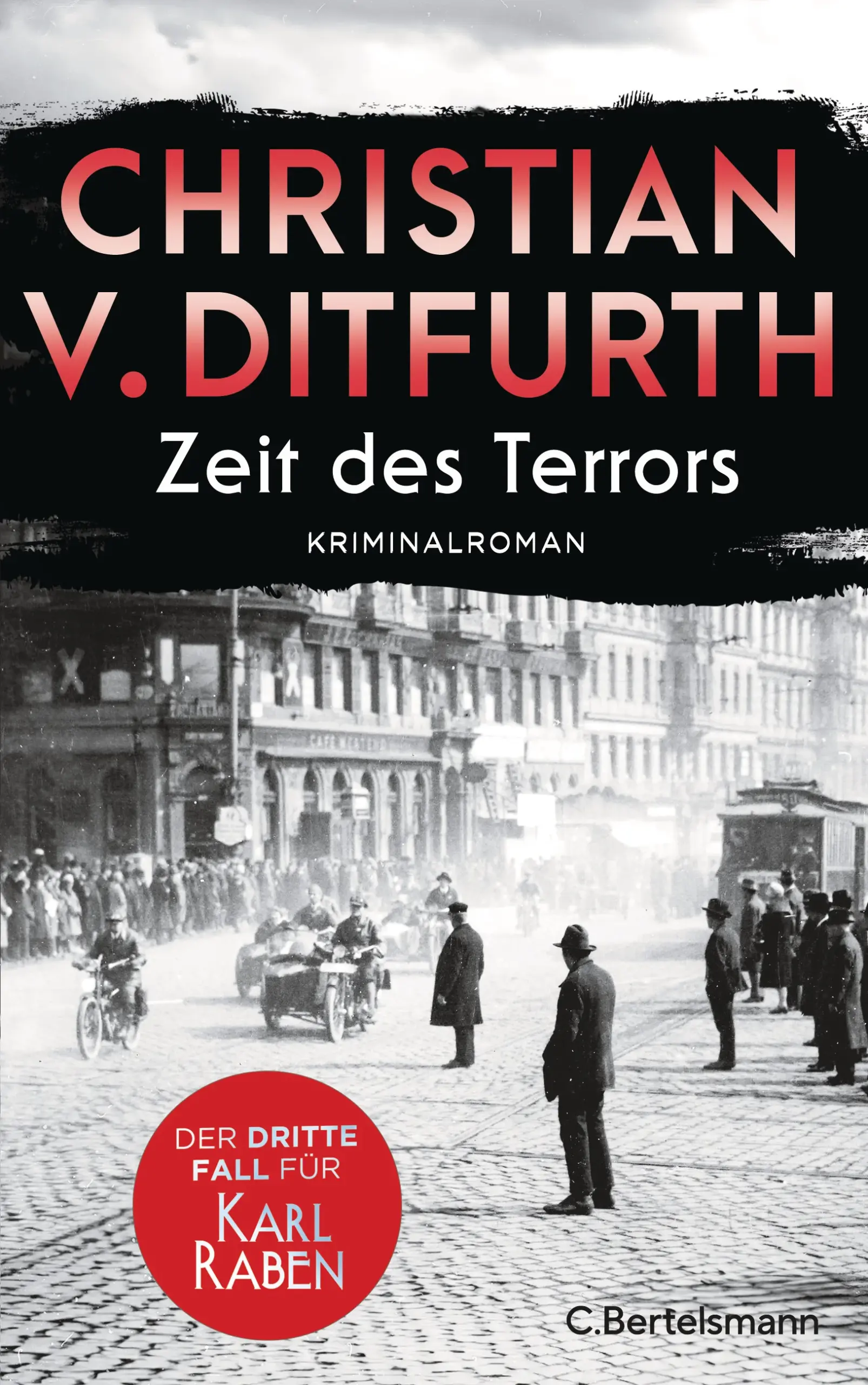Eine packende Krimireihe im Berlin zur Zeit des Dritten Reichs: Polizeikommissar Karl Raben deckt eine Nazi-Verschwörung auf. Doch sein Kampf für Gerechtigkeit wird für ihn immer mehr zum lebensbedrohlichen Verhängnis.Berlin, 1938. Die Beraubung der Juden erreicht ihren Höhepunkt, die Synagogen brennen. Die Angst ist überall. Der Berliner Kommissar Karl Raben fürchtet, dass alles auffliegt – seine Hilfe für Verfolgte, seine Sabotage von Heydrichs Befehlen, seine Ermittlungen in eigener Sache: Er will den dritten Mörder des Redakteurs Kurt Esser stellen. Zwei SA-Täter hat er schon bestraft. Gerade als die Verzweiflung ihn ergreift, stolpert er über einen Raubüberfall in der Friedrichstraße. Das Opfer ist ein Juwelier, ein Jude, dem Raben erst kürzlich die Flucht in die Schweiz ermöglicht hatte. Als weitere jüdische Juweliere überfallen werden, übernimmt Raben mit seinem Kollegen Georg Lichtigkeit die Ermittlungen. Sie stoßen auf eine Nazi-Verschwörung, und wieder muss sich Raben mit Mächtigen anlegen. Mittendrin schickt Heydrich seine Spürnase in die Tschechoslowakei, um deren Befestigungsanlagen an der Grenze auszuspionieren. Hitler ist entschlossen, seinen Krieg zu führen. Jetzt oder nie.
