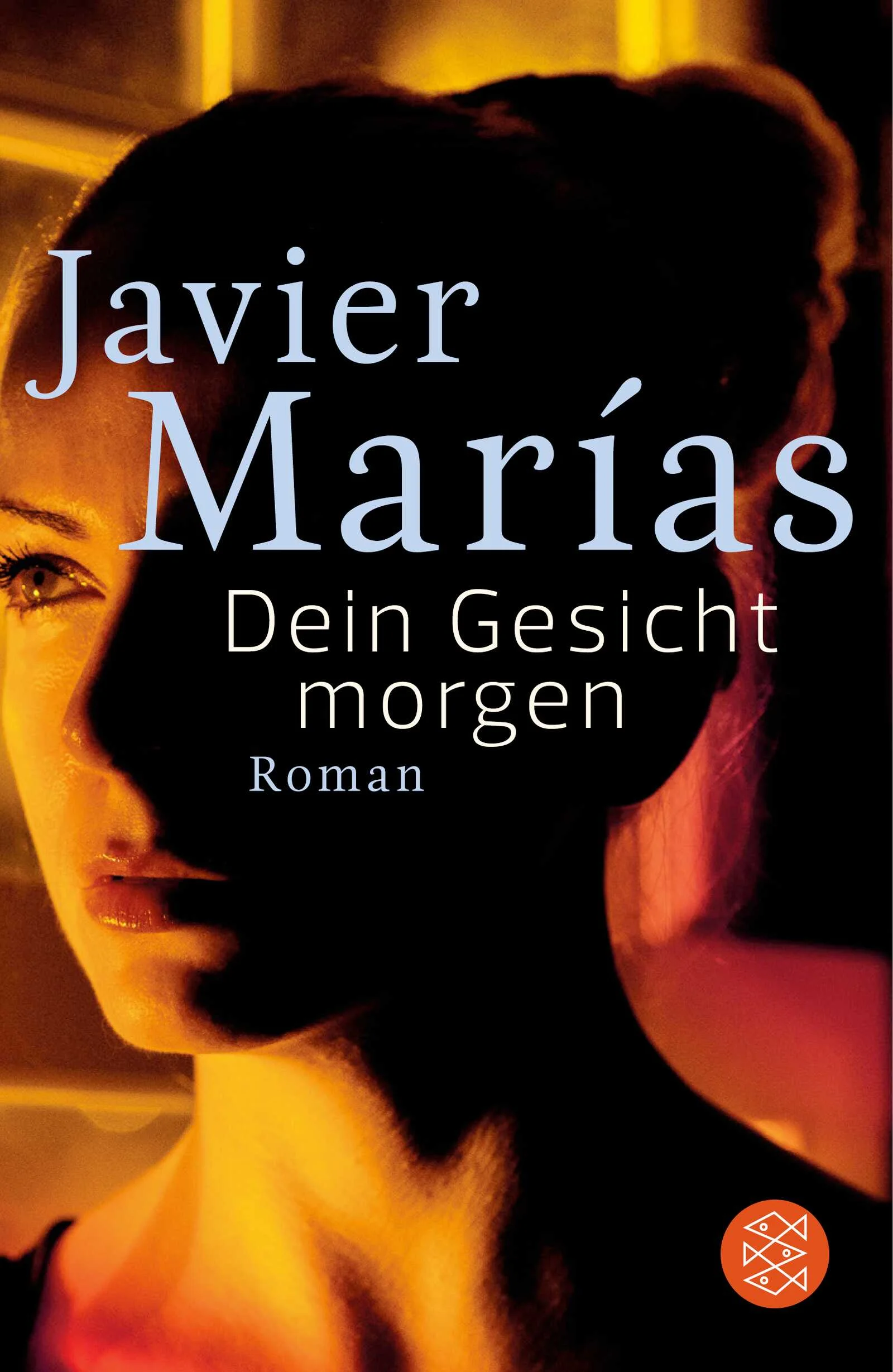 Ein Stück Weltliteratur: »Dein Gesicht morgen« von Javier MaríasJaime Deza hat die Begabung, hinter den Gesichtern von Menschen ungeahnte Seiten zu erkennen, auch bei sich selbst. Der Spanier wird für den britischen Geheimdienst rekrutiert. Beim Entschlüsseln von Gesprächen und Gesten entdeckt er, dass unter der scheinbar friedlichen Oberfläche unserer Welt stets die Verführung zu Lüge und Gewalt droht, wie ein Gift, das uns langsam eingeflößt wird. Die Abgründe menschlicher Leidenschaft verbinden sich aufs Unheimlichste mit den gewaltsamen Katastrophen des 20. Jahrhunderts. Ursprünglich in drei Teilen erschienen, gilt dieser in jeder Hinsicht monumentale Roman als Gipfelwerk des Weltautors Javier Marías.»Ein großer Roman.« Denis Scheck, Druckfrisch