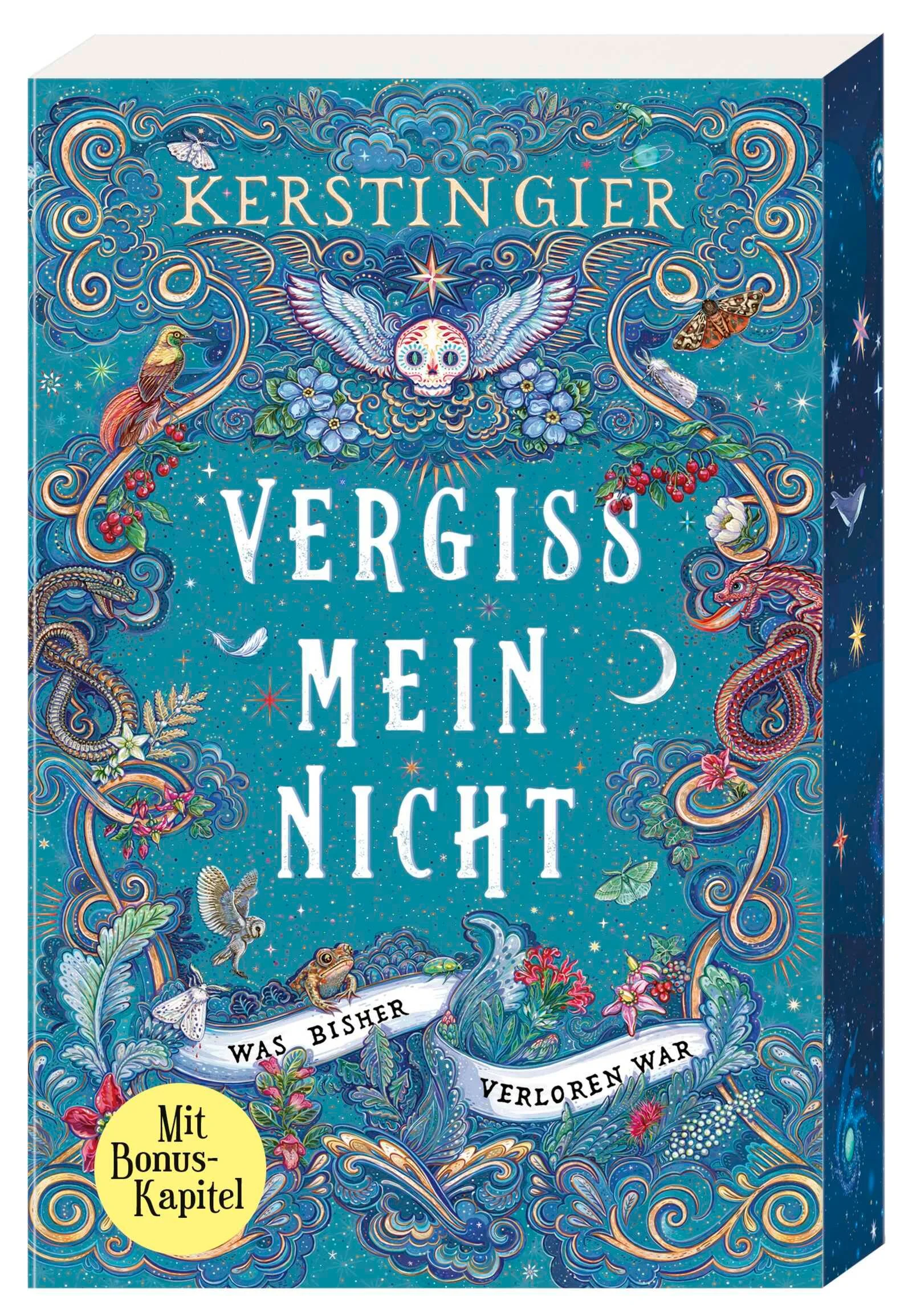 Der zweite Band der Bestsellerserie – mit Bonuskapitel, Farbschnitt und LesezeichenMit Feen abzuhängen, durch Portale in eine mysteriöse Parallelwelt zu spazieren und Superkräfte zu besitzen – daran hat Quinn sich mittlerweile gewöhnt. Blöd nur, dass ihn jedes Geheimnis, das er aufdeckt, vor neue Rätsel stellt. Ohne Matilda und ihre ganz spezielle Art, den Dingen auf den Grund zu gehen, wäre er völlig aufgeschmissen. Dass er sie doch eigentlich vor den Gefahren des Saums beschützen wollte, hindert Matilda nicht daran, sich kopfüber ins Abenteuer zu stürzen. Denn die beiden müssen dringend ein paar Fragen klären: Steckt eine Geheimgesellschaft hinter dem Tod von Quinns Vater? Wie bändigt man eine Sphinx – und erst die intrigante neue Mitschülerin? Und kann man überhaupt verliebt sein, wenn man ständig in Lebensgefahr gerät?Noch mehr magische Lesestunden mit den Büchern von Kerstin Gier:WolkenschlossDie Vergissmeinnicht-Reihe:Band 1: Was man bei Licht nicht sehen kannBand 2: Was bisher verloren warBand 3: Was die Welt zusammenhältDie Silber-Reihe:Das erste Buch der TräumeDas zweite Buch der TräumeDas dritte Buch der Träume