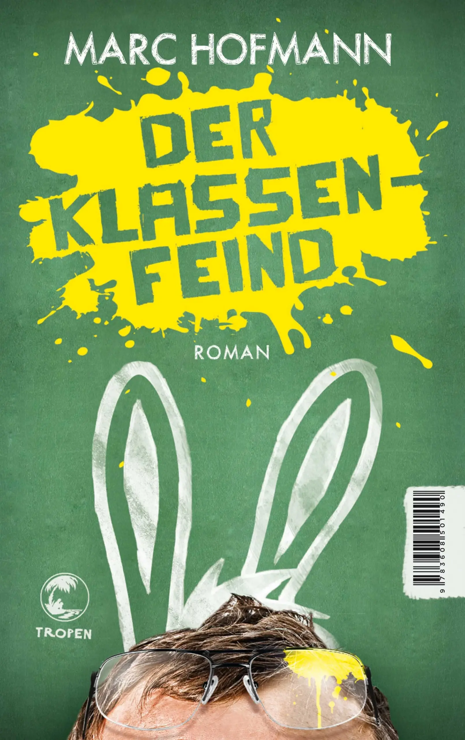 Gymnasiallehrer Harry Milford hat viele Probleme und ein Ziel: Frühpensionierung. Als ihm eine Referendarin den Kopf verdreht, glaubt er kurz, alles wird gut. Ein grandioser Irrtum ... Marc Hofmann, Lehrer und Kabarettist, seziert den Wahnsinn zwischen Schule und Kleinfamilienhölle messerscharf, böse – und irre lustig.Harry Milford hat Wichtigeres zu tun, als es allen recht zu machen. Wenn der Deutschlehrer, Ehemann und Vater zweier pubertärer Zeitbomben die Augen schließt, sieht er einen friedlichen Karpfenteich, im Wasser hängt seine Angelschnur. Öffnet er sie, sitzt da ein Haufen frühreifer, aknegeplagter Vollpfosten: seine achte Klasse. Weiter soll er sich auch noch um die Referendarin Mareike Selig kümmern, und zuhause macht seine Frau dem Hausfreund schöne Augen. Wer würde da nicht zum Zyniker werden? Da hilft nur eins: Ab auf Klassenfahrt und rein ins amouröse Abenteuer. Und ehe Harry weiß, wie ihm geschieht, ist es mit der Ruhe vorbei …