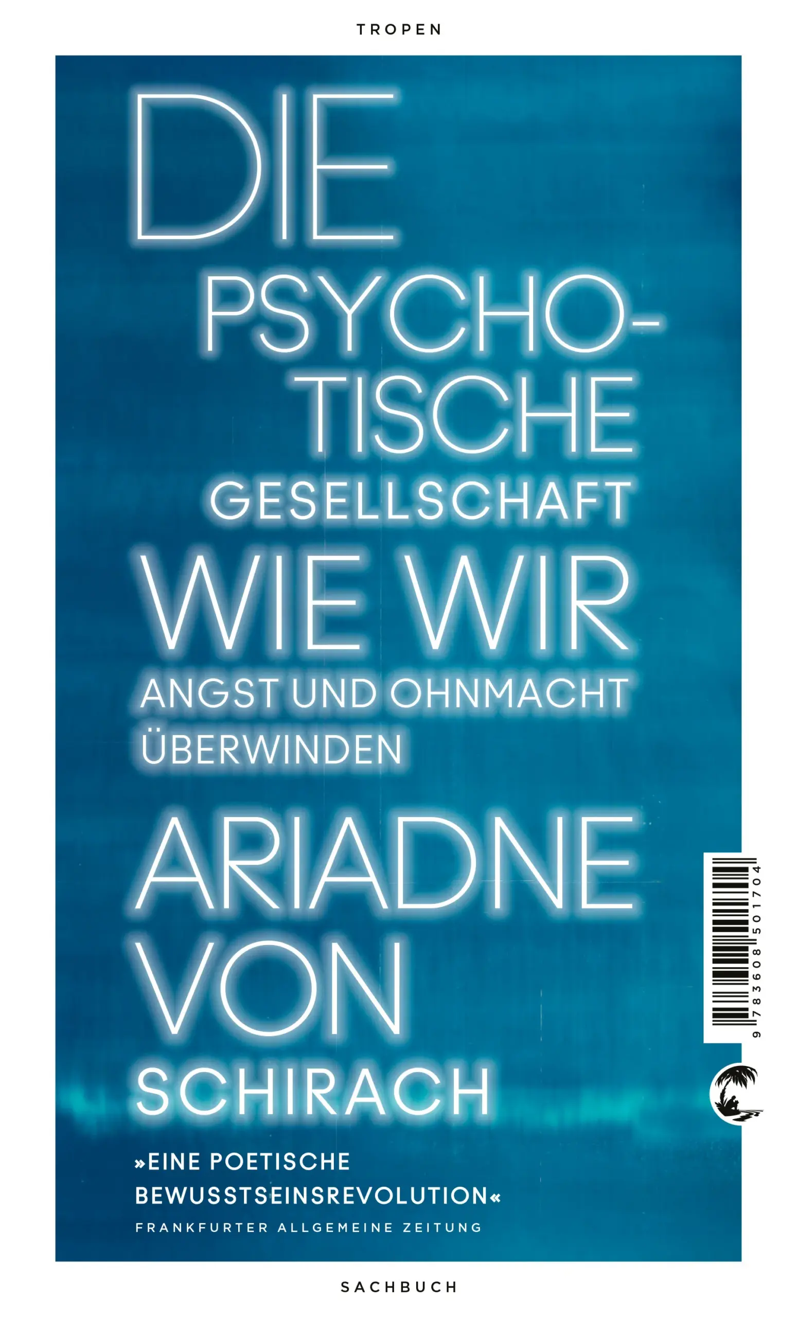 In Die psychotische Gesellschaft analysiert Ariadne von Schirach die Folgen unserer ökonomisierten Gesellschaft und hält ein leidenschaftliches Plädoyer für einen anderen Umgang mit Natur, Menschsein und Liebe.Angesichts einer immer verrückter werdenden Gegenwart ist es an der Zeit, uns wieder an unsere Würde, unsere Träume und unsere Verantwortung für unser eigenes und gemeinsames Leben zu erinnern. »Die psychotische Gesellschaft« ist eine hellsichtige Analyse unserer ökonomisierten Gesellschaft und zugleich ein leidenschaftliches Plädoyer für einen anderen Umgang mit Natur, Menschsein und Liebe.Selbstmordattentäter, Geflüchtete und populistische Präsidenten. Und dann spielt auch noch das Klima verrückt. Dieser krisenhafte Zustand hat viele Gründe. Die Ökonomisierung der Welt hat sich im 21. Jahrhundert fast vollendet. Sie betrifft schon lange nicht mehr nur das Sichtbare, sondern reicht tief in das Unsichtbare hinein: in das Soziale, in den Umgang mit uns selbst, den anderen und der Welt. Der Selbstwert ist zum Marktwert geworden, die Grenzen zwischen Ich und Welt verschwimmen. Das Resultat dieser kollektiven Identitätskrise ist eine psychotische Gesellschaft, deren Mitglieder weder wissen, wer sie sind, noch was sie sollen, und deshalb unfähig sind, mit sich und miteinander bewusst, wertschätzend und angemessen umzugehen. Doch jede Krise trägt in sich die Möglichkeit einer neuen Ordnung, sie ist eine Chance, unser Verhältnis zu uns, den Anderen und der Welt neu zu erzählen.
