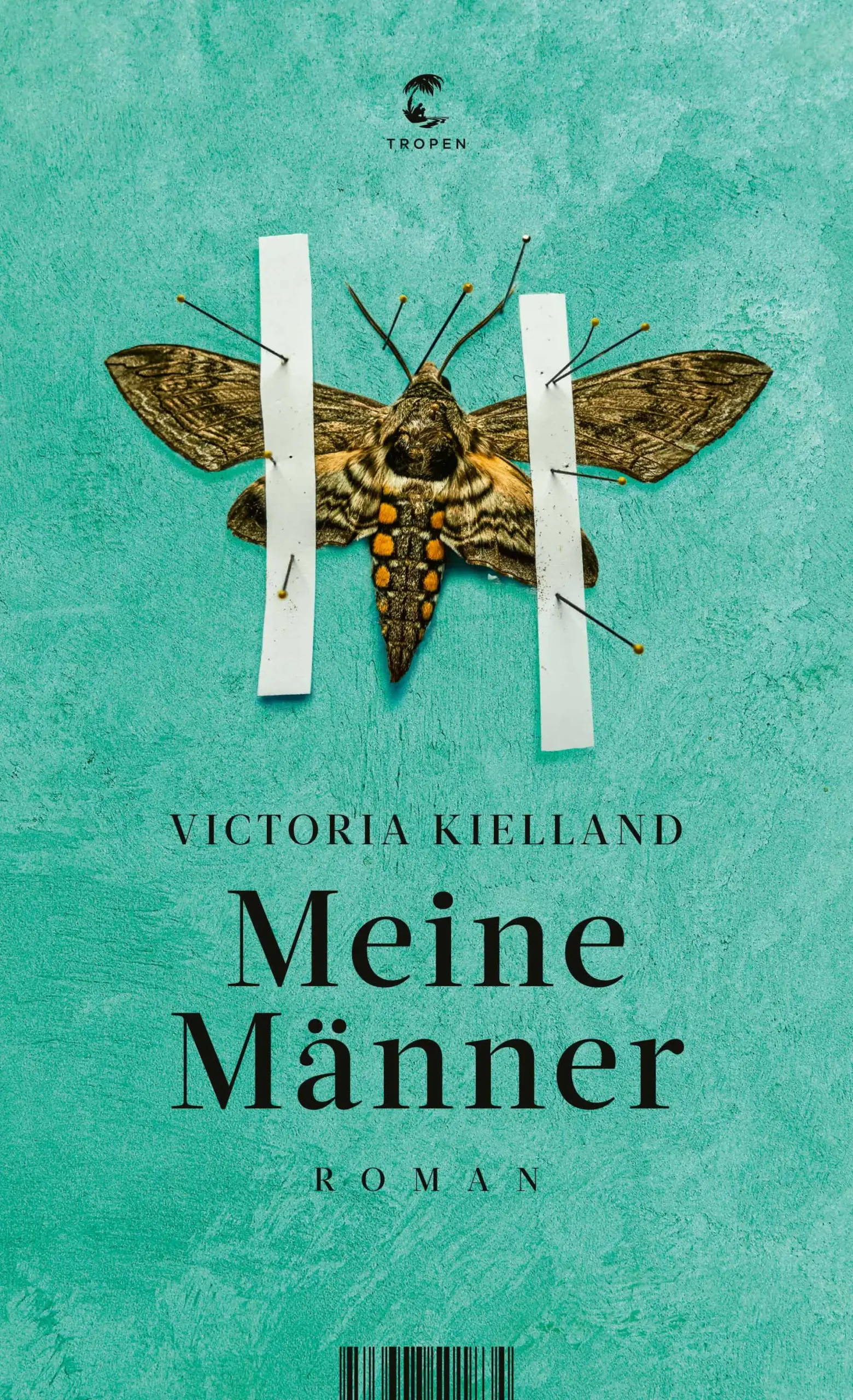 »Dieser faszinierende, unkonventionelle Roman ist absolut mitreißend.« Karl Ove KnausgårdWas macht eine Frau zur Mörderin und wie erzählt man davon? Brynhild ist gerade erst siebzehn, als sie sich mit jeder Faser ihres Körpers verliebt und unvorstellbare Gewalt erfährt. Sie flieht von Norwegen in die USA, will dort neu beginnen, doch in ihrem Innern wütet ein unerbittliches Feuer. Mit einzigartiger Sprachkraft taucht Victoria Kielland ein in die Psyche der ersten amerikanischen Serienmörderin. Ein dichter, bildgewaltiger Roman, der vor roher Sinnlichkeit vibriert. Die siebzehnjährige Brynhild kann die schreiende Welt in ihrem Innern nicht zur Ruhe bringen. Sie arbeitet als Magd auf einem Großbauernhof und verliebt sich haltlos in den Hoferben. Doch ihre unermessliche Leidenschaft findet bald ein brutales Ende. Brynhild beginnt in Amerika ein neues Leben. Dort gibt sie sich einen neuen Namen und sucht Zuflucht bei zahlreichen Männern, die jedoch alle bald auf rätselhafte Weise sterben. Ihr Leben wird zu einem Gefängnis der unheilbaren Wunden, aus dem  es für sie kein Entkommen gibt.Mit diesem Roman betritt eine der aufsehenerregendsten Stimmen Norwegens die literarische Bühne. Meine Männer ist der internationale Durchbruch  für eine mutige Autorin, die mit ihrem Erzählen neue Wege beschreitet.»Der Pulsschlag der ›kiellandesken Sätze‹ hat der norwegischen Literatur neues Leben eingehaucht.« Jury des Stig Sæterbakken Memorial Award»Tiefgehend, messerscharf, ergreifend: Dieses Buch erzählt die Geschichte [von Belle Gunness] unverkennbar neu.« Carys Davies, The Guardian»Eine der besten jungen Autorinnen, die wir haben.« Carina Elisabeth Beddari, Morgenbladet»Eine literarische Leistung von höchstem Rang.« De Standaard der Letteren