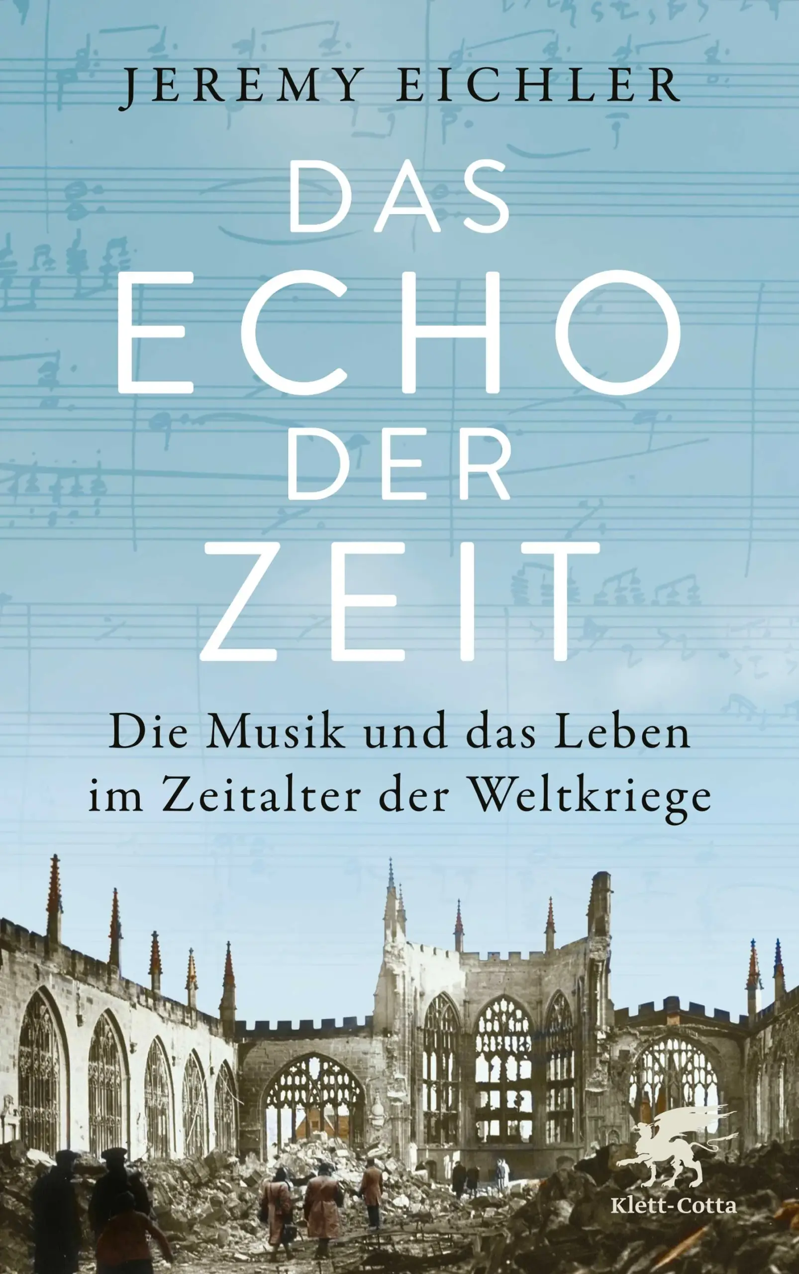 Einfühlsam schildert Jeremy Eichler die dramatischen Lebenswege und die revolutionären Werke vier der bedeutendsten musikalischen Genies des 20. Jahrhunderts: Richard Strauss, Arnold Schönberg, Dmitri Schostakowitsch und Benjamin Britten. Er lässt uns miterleben, wie sie die Erfahrungen der totalitären Epoche in ihren Schöpfungen verarbeiteten – und ein unvergängliches Zeugnis ablegten, das wie ein Echo in unsere unmittelbare Gegenwart hineinhallt.Mit dem dem souveränen Wissen des Historikers und dem scharfen Auge des Romanciers, der das tief Menschliche begreift, schildert Jeremy Eichler, wie Richard Strauss, Arnold Schönberg, Dmitri Schostakowitsch und Benjamin Britten die Weltkriege und den Holocaust durchlebten. Die vier Komponisten verwandelten ihre Erfahrungen in zutiefst bewegende Musikwerke, die die verlorene Zeit widerspiegeln. Anhand vieler Zeugnisse von Schriftstellern, Philosophen, Musikern und einfachen Bürgern zeigt der Autor, wie sich das Wesen eines ganzen Zeitalters in diese Klänge und Geschichten eingeschrieben hat. Auf dem Weg dorthin besucht er für die Entstehung der Musik ganz zentrale Orte: von den Ruinen der Kathedrale von Coventry bis zur Schlucht von Babi Yar in Kiew. Während die lebendige Erinnerung an das »Zeitalter der Extreme« verblasst, erschließt Eichler neue Wege, der Geschichte zuzuhören und zu lernen. Eine Erzählung voller Einsichten und Mitgefühl, die unser Denken über das Vermächtnis des Krieges, die Gegenwart der Vergangenheit und das erneuerte Versprechen der Kunst für unser heutiges Leben belebt.»Zutiefst bewegend. Ich bin überwältigt.« Edmund de Waal, Autor von »Der Hase mit den Bernsteinaugen«