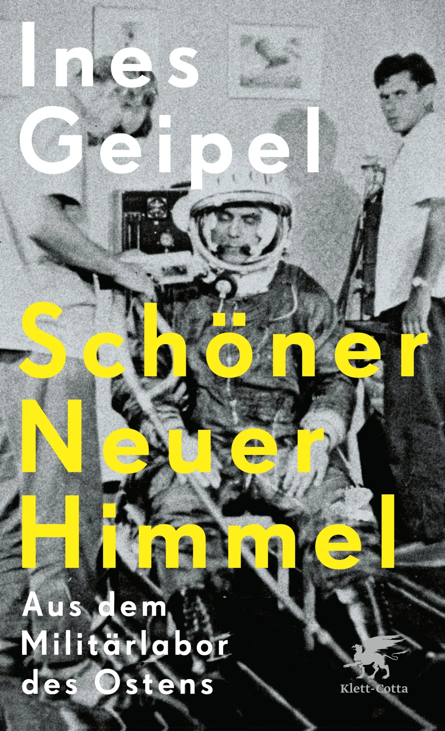 Die Idee war so ambitioniert wie anmaßend: den Kommunismus auch im All real werden zu lassen. Und die Realität? Um einen »Körper mit optimaler Normierung« zu kreieren, wurde ab den 70er Jahren im Osten in hochgeheimen Laboren geforscht. Was surreal klingt, findet sich belegt in den Akten des ostdeutschen Militärs, aber auch bei denen, deren Körper zum Material dieses Staatstraumas gemacht wurden. Eine dichte Erzählung, die ein scharfes Licht auf ein bislang ausgeblendetes Erbe der DDR wirft - und eine Zeitdiagnose über entgrenzte Körperforschung.Der Neue Mensch im All galt im Weltraumprogramm der Sowjetunion als absoluter Leitstern und löste in der DDR zwischen 1972 und 1989 eine gründliche Forschungstätigkeit aus. Die Unterwerfung und Beherrschung des Kosmos sollte durch Hochleistungsflieger, die sich über Jahre im All aufhalten konnten, möglich werden. Wie erschafft man diesen maximal normierten und bedürfnislosen Körper? Aus den Verschlussakten der DDR-Militärforschung, heute zugänglich im Militärarchiv Freiburg, setzt Ines Geipel ein verstörendes Bild zusammen: Experimentiert wurde nicht nur an Tieren, sondern auch an Menschen, in Krankenhäusern, Gefängnissen, an Soldaten und im Hochleistungssport. Das Streben nach der Vorherrschaft im Kosmos ist nicht Vergangenheit, sondern erfährt heute eine Renaissance.