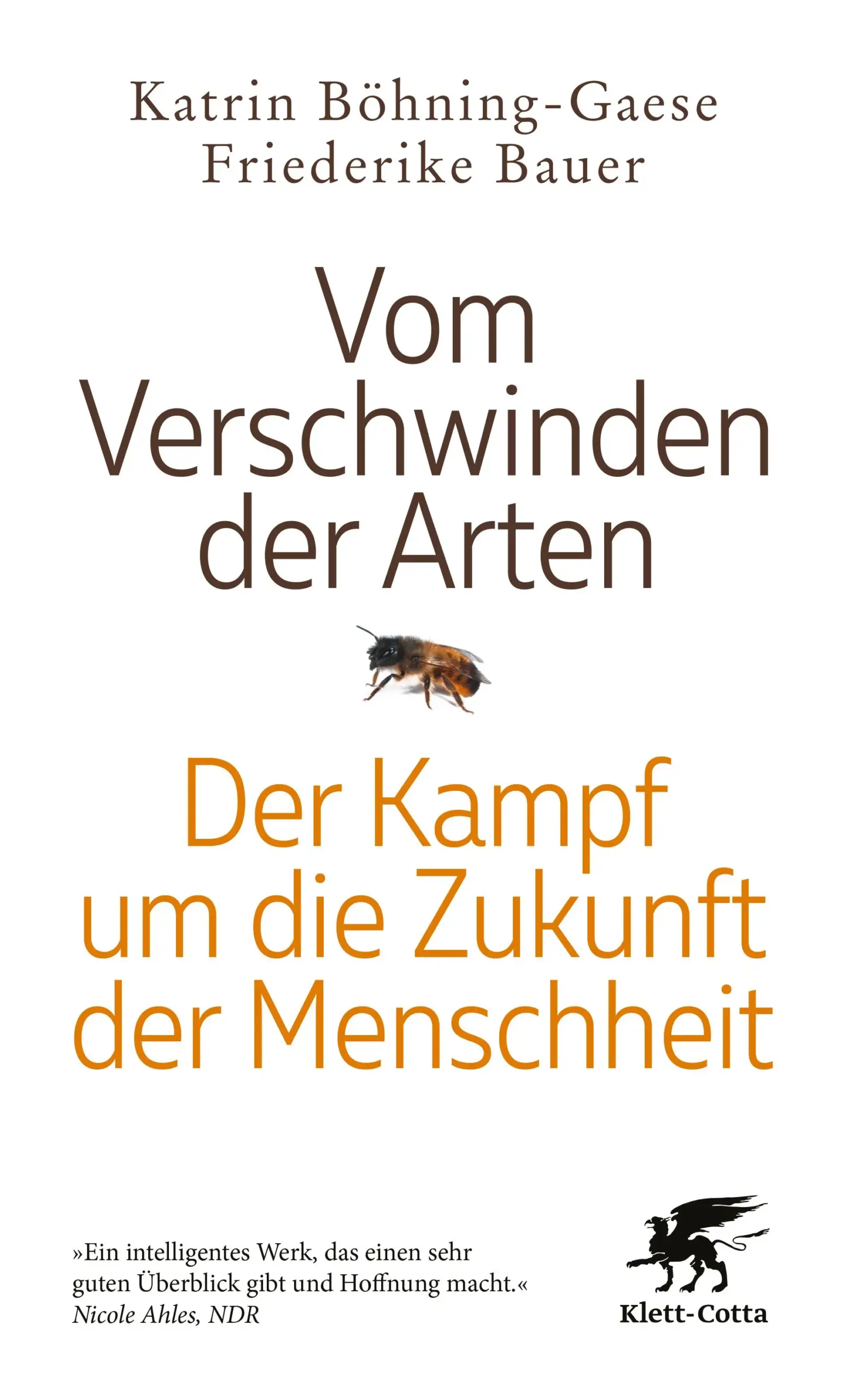 Nominiert für das WISSENSBUCH DES JAHRES von Bild der Wissenschaft Die Natur ist unsere Lebensversicherung; sie versorgt uns mit Luft, Wasser, Rohstoffen und Erholung. Und doch kündigen wir diese täglich auf: Der rasante Artenschwund vernichtet unsere eigenen Lebensgrundlagen und nimmt uns u.a. die wichtigsten natürlichen Ressourcen für medizinische Wirkstoffe. Unser Leben ist bedroht wie nie zuvor – ein hochaktuelles Buch, das konkrete Wege aufzeigt, wie wir den Artenreichtum und dessen Leistungen für uns Menschen erhalten.Wir stehen an einem Wendepunkt der Erdgeschichte – und doch ignorieren wir ihn. Die natürlichen Ökosysteme sind weltweit um die Hälfte zurückgegangen. Wir erleben gerade das sechste Massenaussterben der Erdgeschichte. Wir  Menschen sind die treibende Kraft dieses Massensterbens. Der Verlust an Biodiversität heizt nicht nur den Klimawandel an. Die Autorinnen beschreiben zum ersten Mal, welche ungeheure Tragweite das Artensterben für uns Menschen hat, wenn es künftig nicht mehr genügend Pflanzen und Tiere gibt, die uns u.a. lebenswichtige Werk- und medizinische Wirkstoffe liefern und die auch zu unserem physischen und psychischen Wohlbefinden beitragen. Die Lage ist ernst, aber nicht aussichtslos – wir können das Artensterben noch aufhalten. Doch dafür müssen wir es als globale Herausforderung begreifen. Ernsthaft in der Sache, lösungsorientiert und zukunftsgewandt zeigt dieses Buch, wo die tieferen Ursachen der globalen Krise liegen, was Wirtschaft, Politik und auch jeder Einzelne tun kann, um diesen existenziell gefährlichen Trend umzukehren