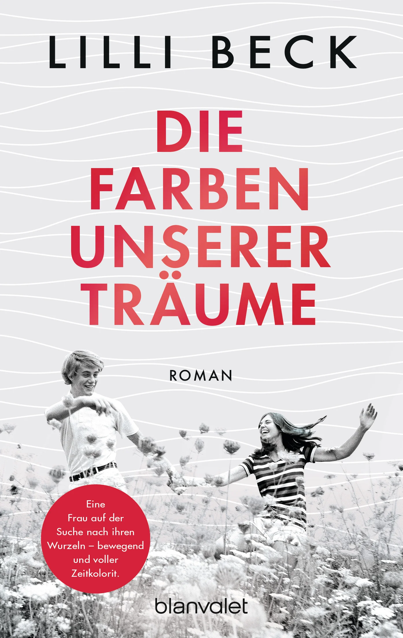 München in den 60er-Jahren: Inmitten der Studentenunruhen sucht eine junge Künstlerin nach ihren Wurzeln – und findet dabei ihre große Liebe ...München, 1965. Anna hat sich in ihrer Familie schon immer fremd gefühlt. Mit ihren dunklen Locken sticht sie buchstäblich wie das schwarze Schaf der Sonnlechners hervor. Während ihre Eltern und ihre Schwester das unaufgeregte Leben genießen und den familieneigenen Friseursalon mit Eifer betreiben, sehnt sie sich nach mehr. Vor allem das Malen hilft ihr dabei, ihren Träumen von Freiheit und Abenteuer Ausdruck zu verleihen. Als Anna eines Tages auf einen alten Brief stößt, in dem von einem Findelkind die Rede ist, wird sie stutzig: Könnte sie dieses Kind sein? Sie begibt sich auf die Suche nach ihren Wurzeln – und findet dabei nicht nur zu sich selbst, sondern auch zu ihrer großen Liebe …Wenn Ihnen die Romane von Lilli Beck gefallen, lesen Sie z. B. auch:- Mehr als tausend Worte- Wenn die Hoffnung erwacht