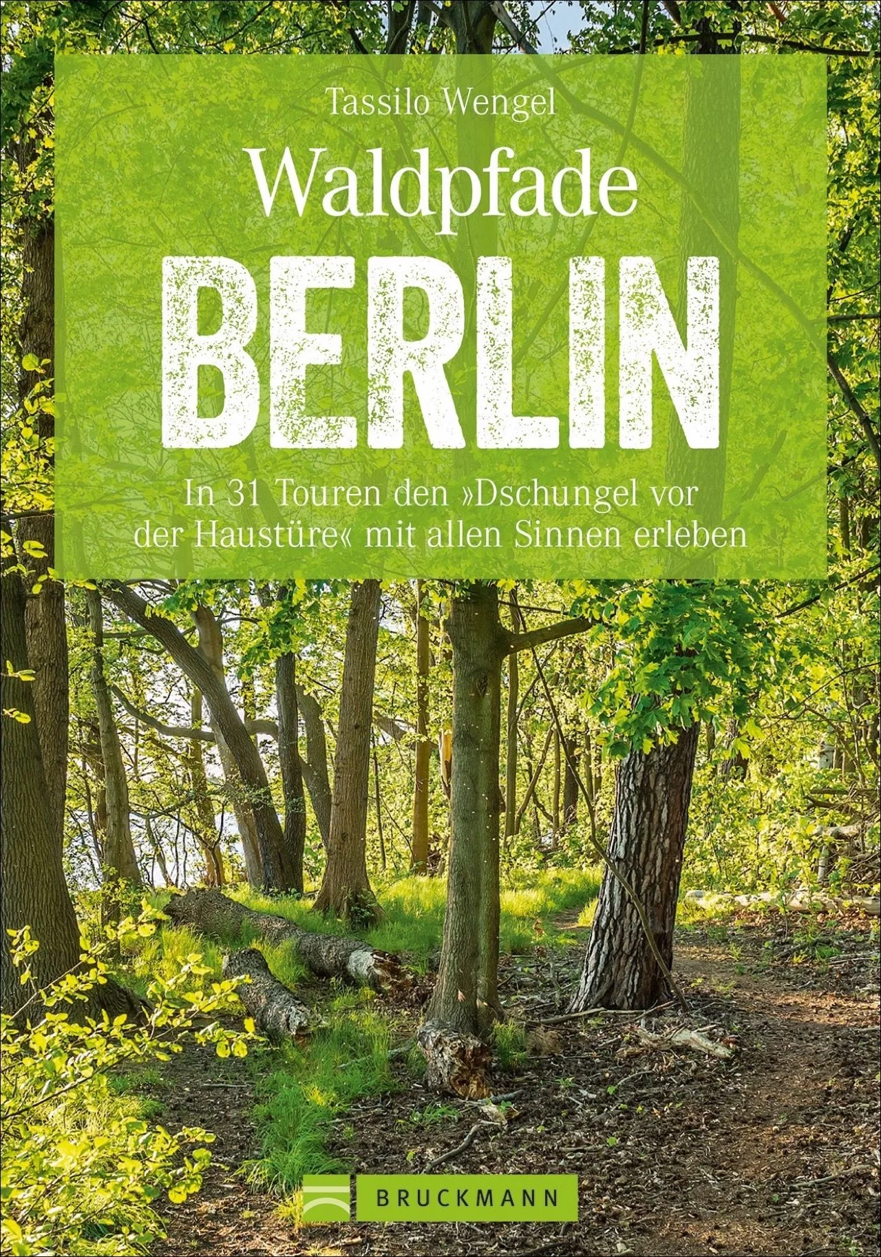 Feinstaub und Smog – Ihnen stinkt es gewaltig in Berlin? Doch für lange Ausflüge aufs Land oder ans Meer haben Sie weder Zeit noch Geld? Dann besuchen Sie doch einfach den Wald direkt vor Ihrer Haustür! Langweilig? Alles schon gesehen? Ganz sicher nicht, das beweist Ihnen dieser Waldwanderführer. Touren, die abseits der bekannten Wege zu plätschernden Bächen, bemoosten Stämmen und allerlei Kleingetier führen, lassen Sie die Natur mit allen Sinnen erleben. Gute Luft garantiert!