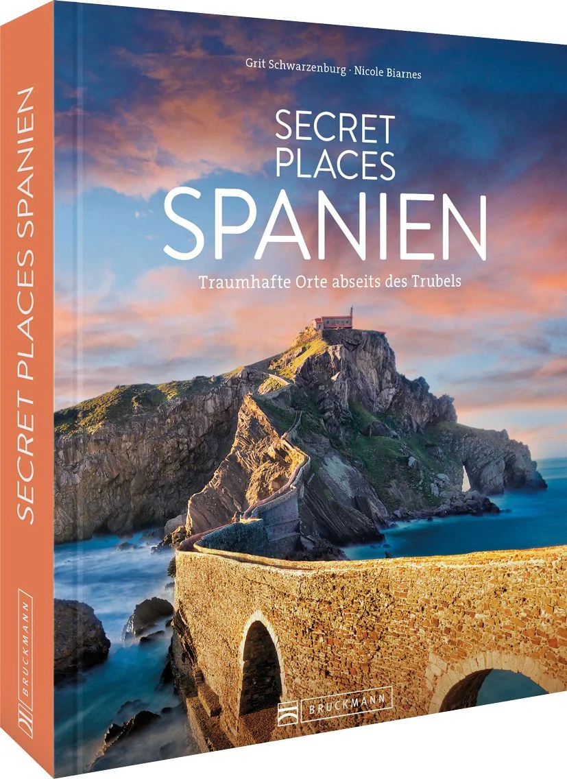 Viva España! Es lebe Spanien!Verpassen Sie nicht die Gelegenheit, Spanien ganz neu zu entdecken und lassen Sie sich von unserem Reiseführer inspirieren. Erleben Sie eine unvergessliche Reise durch die schönsten und versteckten Orte des Landes. Madrid, Barcelona, Valencia - alles schon gesehen? Dann haben wir das Richtige für Sie: unseren Reise-Bildband mit 60 ausgewählten Secret Places. Finden Sie Trüffel in Eunate. Begegnen Sie Don Quijote im Nationalpark Cabañeros. Suchen Sie Gold in Rodalalquilar oder besuchen Sie eine Gezeitenmühle am Rio Guadiana.Beginnen Sie Ihre Reise im Norden Spaniens underkunden Sie Galicien, eine Region vollerspannender Kulturdenkmäker und wunderschönen Küsten. Genießen Sie die köstliche baskische Küche in den lokalen Restaurants und bestaunen Sie die 