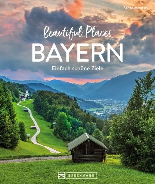 Schön, schöner, BayernVon Franken bis Oberbayern: 50 Reiseziele, die nicht jeder kennt, die aber die wahre Schönheit Bayerns ausmachen.Bavaria is beautiful. Klingt wie ein Wahlslogan, beschreibt aber perfekt die Reisezielauswahl unseres Travelguides. Folgen Sie uns an Orte, die Bayern so lebenswert bayrisch machen: etwa ins Augsburger Schaezlerpalais mit einem Abstecher in die Puppenkiste, zu den Oberammergauer Schleierfällen inklusive Besuch der nahen Schaukäserei oder zum Sternenzelt über dem Himmeldunkberg in der Rhön. Allesamt ausgewählt schöne Ziele in Bayern! Die schönsten Orte Bayerns, an denen man sich nicht satt sehen kann Für Ihren nächsten Bayern Urlaub: 50 zauberhafte Orte mit Wow-Effekt Informative Texte gepaart mit beeindruckenden Bildern als ideale Inspiration für Ihre Bayern Reise