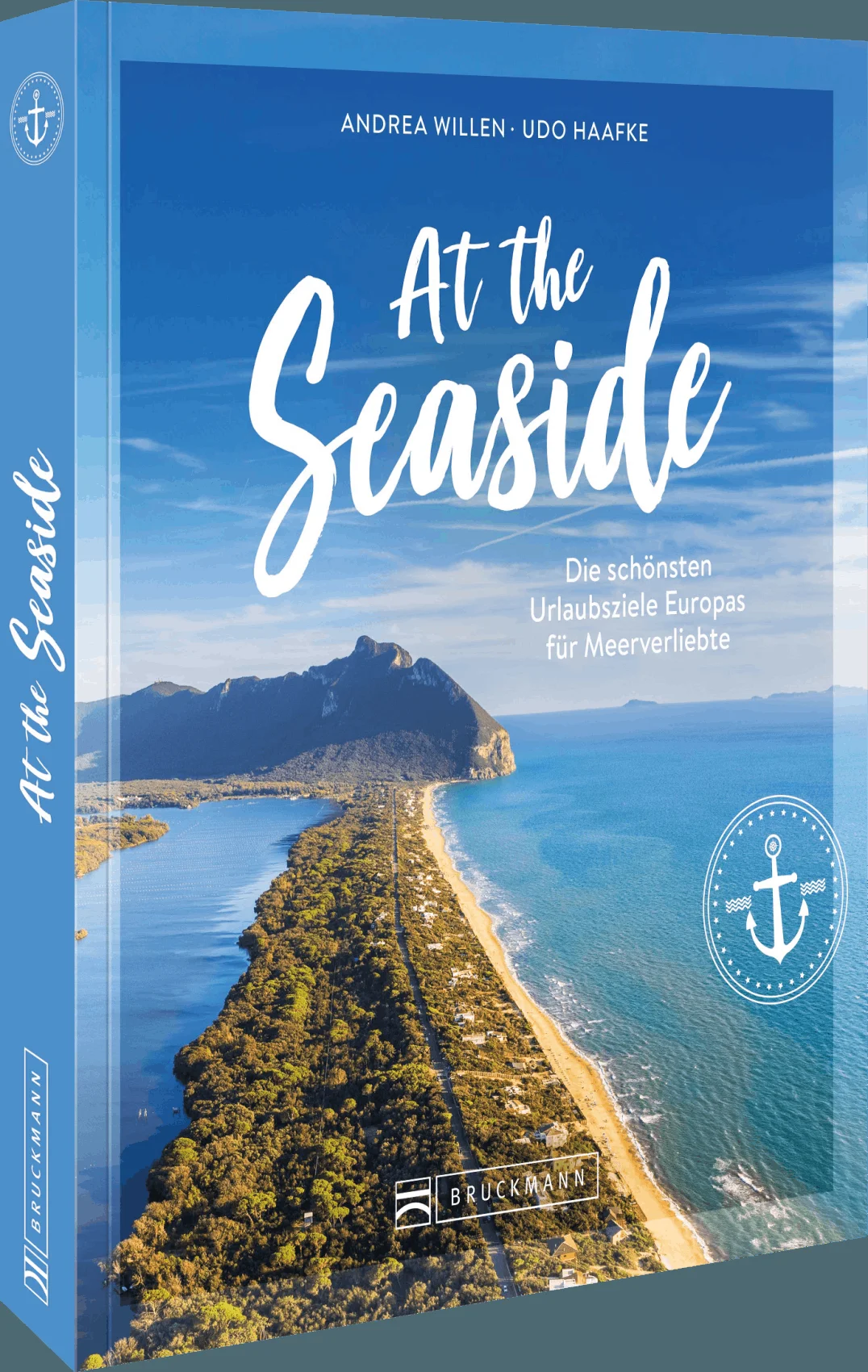 Entdecken Sie 50 außergewöhnliche Küstenorte Europas, die mit Charme, Schönheit und Einzigartigkeit begeistern. Von den gewaltigen Wellen Nazarés bis zu den atemberaubenden Cliffs of Moher und der romantischen Amalfi-Küste – jeder Ort besticht durch spektakuläre Natur, maritime Traditionen und faszinierende Menschen. Lassen Sie sich inspirieren und tauchen Sie ein in die besondere Atmosphäre, die jeden dieser Plätze so unverwechselbar macht.