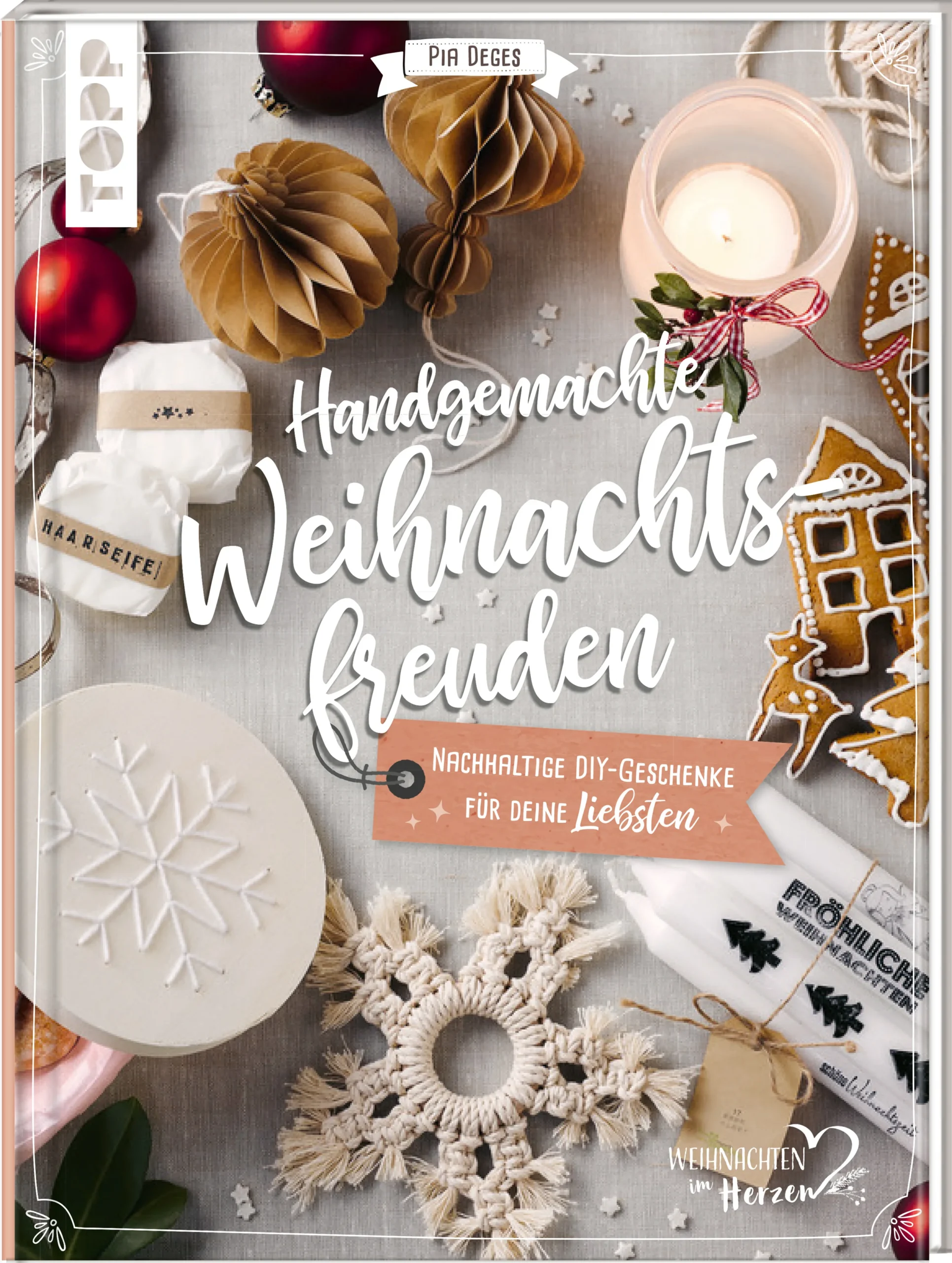 Spätestens im Advent stellt sich jede:r mal die Frage: Was soll ich meinen Liebsten bloß zu Weihnachten schenken? Nichts leichter als das! Die besten Geschenke sind die, die von Herzen kommen. Und wo steckt mehr Liebe drin, als in einem selbst gemachten Geschenk? In diesem Buch findest du wunderbare Geschenkideen für den besten Freund, deine Mama, Nichten und Neffen sowie für den netten Nachbarn von nebenan. Liebevolle Kleinigkeiten, die sich ganz easy in einem Briefumschlag verschicken lassen, nachhaltige Pflanzengeschenke, leuchtende Überraschungen für dunkle Winternächte, Lustiges und Verspieltes für kleine Wichtel sowie leckere Köslichkeiten, die durch den Magen direkt die Seele erwärmen. Alle Geschenkideen werden einfach und ohne großen Aufwand in warmen, ruhigen Farben z. B. aus Papier, Holz und anderem Naturmaterial, Modelliermasse oder Makramee hergestellt. Dabei wird ein besonderes Augenmerk auf die Nachhaltigkeit der Geschenke gelegt, sodass sich der und die Beschenkte auch noch lange nach Weihnachten immer wieder aufs Neue an ihnen erfreuen kann.