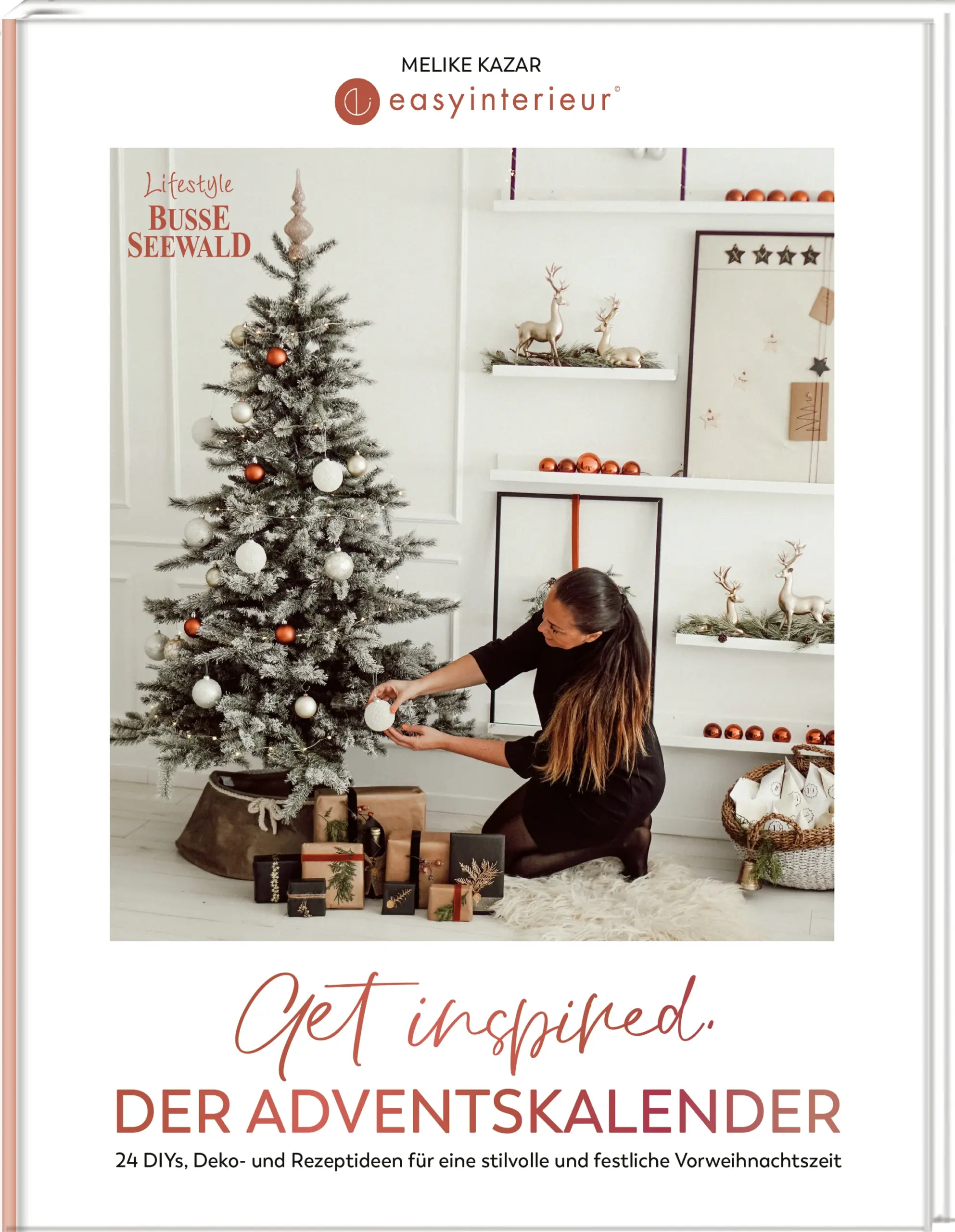 Dieses stilvolle Adventskalender-Buch von Melike, die auf ihrem erfolgreichen Instagram-Kanal @easyinterieur täglich über kreative Themen bloggt, überrascht jeden Tag mit einer neuen Idee für ein festliches Zuhause voller Vorfreude auf Weihnachten.Von raffinierten DIYs bis zu winterlichen Lieblingsrezepten geht es durch die ganze Adventszeit hindurch um selbstgemachtes Wohl für Körper, Geist und Seele. Stimmungsvolle Bilder laden zum Innehalten und Abschalten ein und 24 Mal versteckt sich hinter einem Altarfalz die nächste geschmackvolle Inspiration – für eine wunderschöne Vorweihnachtszeit!