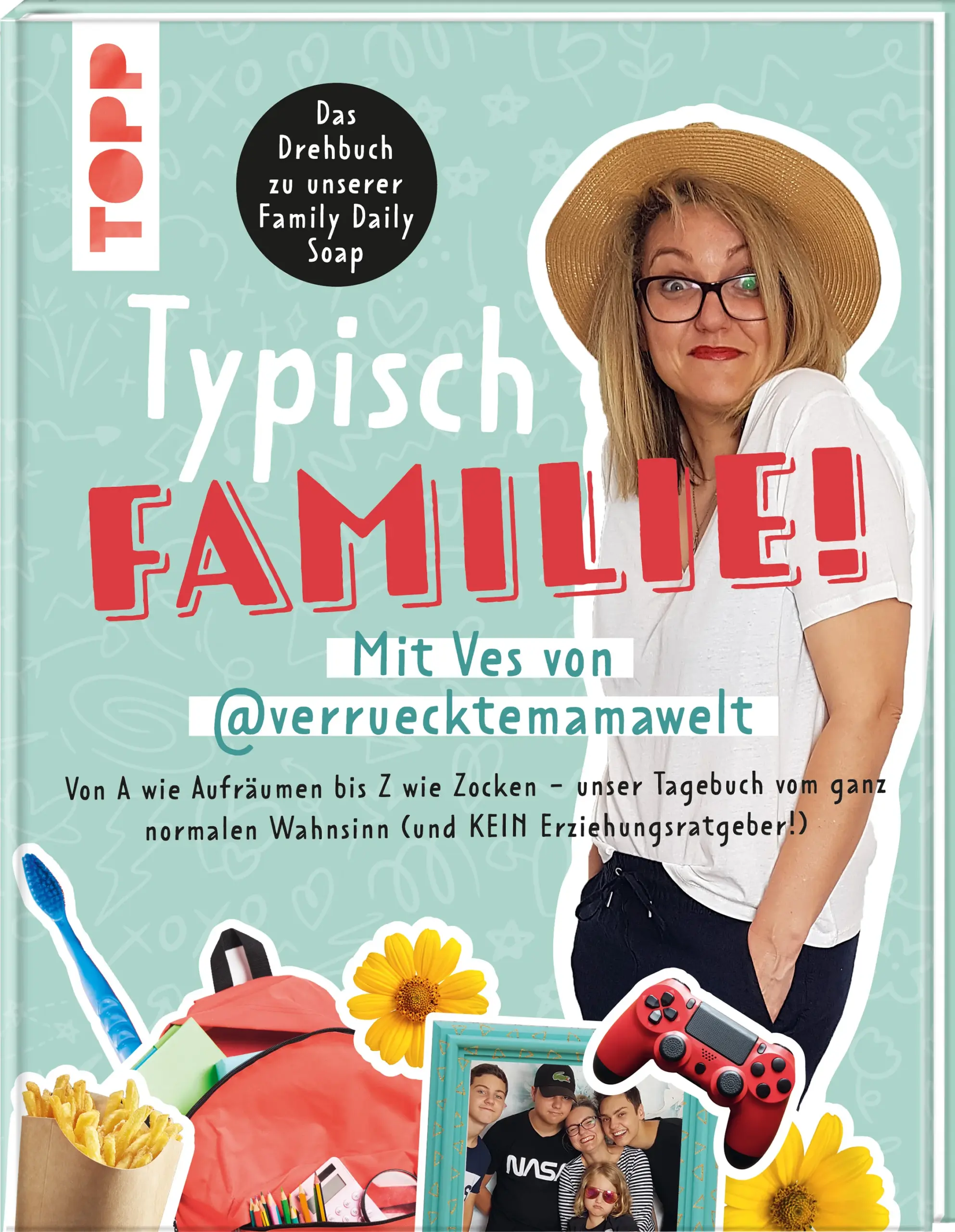Wann machen deine Kinder Hausaufgaben: Sofort nach der Schule? Oder dürfen sie erst spielen oder fernsehen? – Wie wichtig ist es dir, dass deine Kinder gute Noten nach Hause bringen? Stresst dich eine 5? Oder sind dir die Noten egal? – Kleiderstapel und Spielzeug auf dem Boden, leere Flaschen unterm Bett, Pizzakartons auf dem Schreibtisch: Wie schlimm findest du ein unordentliches Kinderzimmer? – Die Haltungen zu diesen typischen Familienthemen sind so individuell wie die Menschen, denen man sie stellt: Jeder Elternteil, jedes Kind, jede Familie ist anders. Und das ist gut so, denn es macht das Zusammenleben so vielfältig, spannend und vor allem lustig!In ihrem ersten Sachbuch erzählt Ves, bekannt von ihrem Instagram-Kanal @verruecktemamawelt, von ihren Erfahrungen als vierfache Teenager-Mutter: von ihren Problemen und Konflikten, von typischen Situationen im Familienalltag und vor allem davon, dass mit Humor, Liebe und Kommunikation auf Augenhöhe vieles einfacher wird. Ganz klar ist dabei für Ves eines: Es gibt nicht DAS Patentrezept für ein funktionierendes Familienleben. Jeder muss seinen eigenen Weg finden, gemeinsam mit den Menschen, die er liebt und von denen er geliebt wird. Denn dafür ist Familie da!