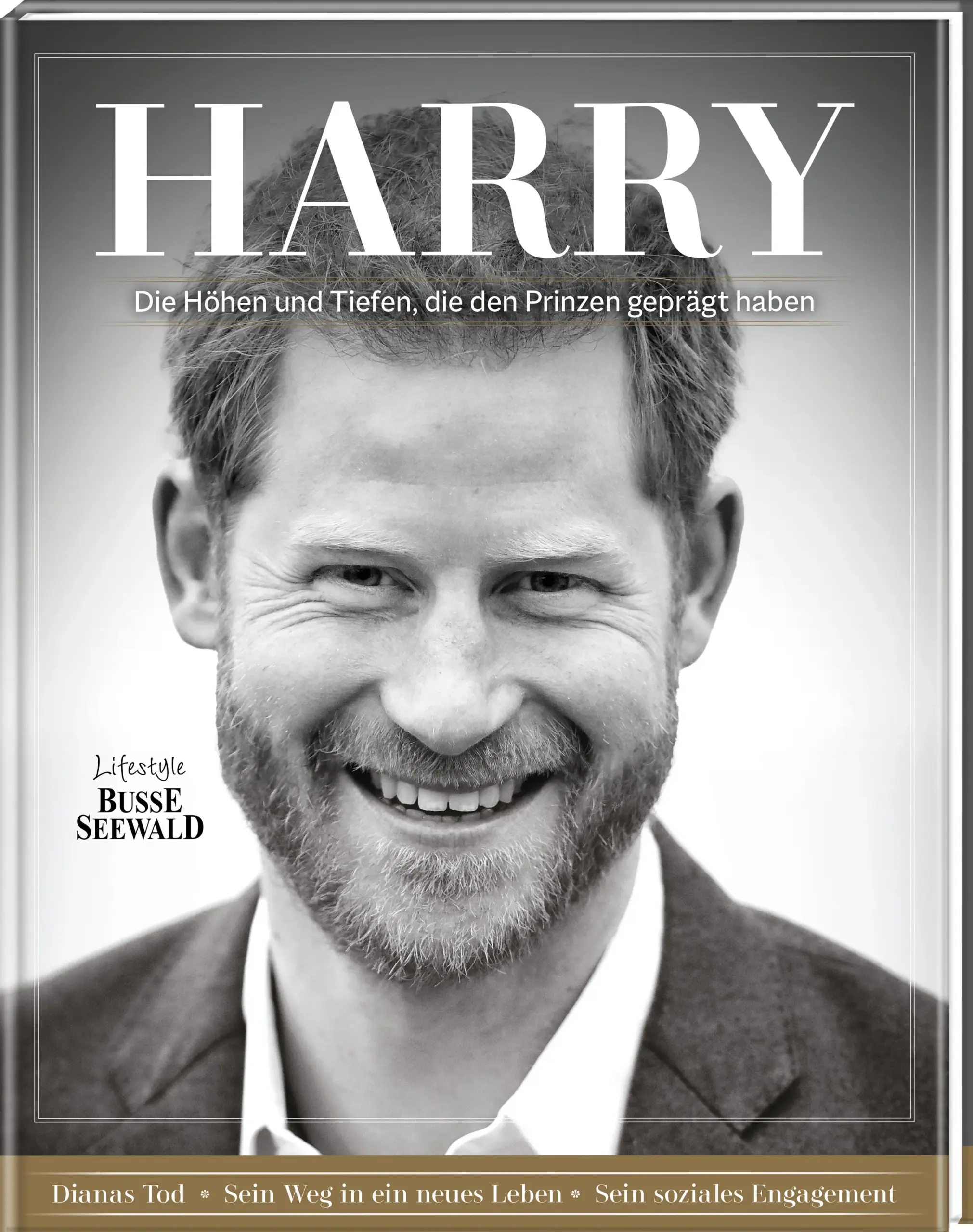 Vom Märchenprinz, der unabhängig sein wollteAls Mitglied der britischen Königsfamilie steht Prinz Harry, Herzog von Sussex, seit seiner Geburt im Fokus der Öffentlichkeit. Wir alle haben den kleinen Jungen noch vor Augen, wie er gefasst hinter dem Sarg seiner Mutter Prinzessin Diana herlief. Millionen Menschen fühlten damals eine Verbundenheit mit dem Kind, das in einen goldenen Käfig geboren wurde. So verzieh man ihm auch den ein oder anderen Ausrutscher in der Vergangenheit und man freute sich, als Harry sich endlich zu fangen schien und seinen Platz als arbeitender Royal neben seinem Bruder Prinz William und dessen Frau Herzogin Kate einnahm, um seine Großmutter, Queen Elisabeth II. zu unterstützen. Mit der Hochzeit mit Meghan Markle und der Geburt des gemeinsamen Sohns Archie schien das Glück perfekt. Doch seine junge Frau hatte den Druck unterschätzt, der auf jedem Mitglied der Königsfamilie lastet. Das Paar traf eine schwerwiegende Entscheidung: Im Jahr 2020 schockierten der Herzog und seine Frau Meghan, Herzogin von Sussex, die königliche Familie – und tatsächlich die ganze Welt –, als sie ihre Entscheidung bekannt gaben, als arbeitende Royals zurückzutreten und nach Amerika zu ziehen, um dort ein neues Leben fernab vom britischen Hofleben zu beginnen. Dieses Buch wirft einen Blick zurück auf die Schlüsselmomente von Harrys Leben, die aus ihm den Mann gemacht haben, der er heute ist.