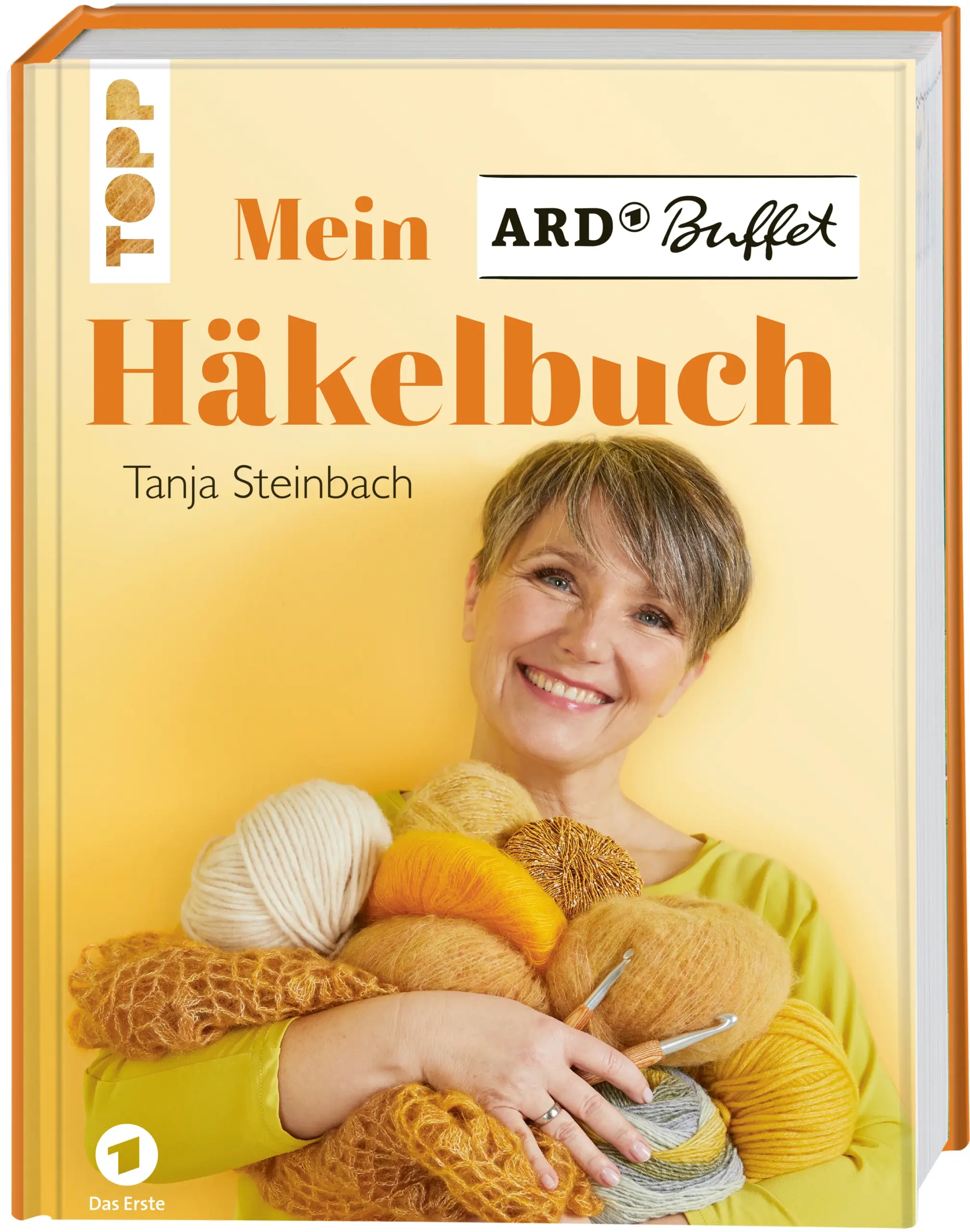 Halte Sie Ihre Häkelnadeln bereit und freuen Sie sich auf großartige Anleitungen der bekannten Designerin Tanja Steinbach. Ob Taschen, Schals, Kissen, Seelenwärmer, Ponchos und noch so viel mehr, in diesem Buch erwarten Sie spannende Anleitungen die bereits beim Häkeln ein echter Hochgenuß sind. Sie suchen kleine Projekte für zwischendurch oder doch lieber größere Lieblingsmodelle für die eigene Kreativzeit? Hier werden Sie bestimmt fündig um sich selbst oder lieben Menschen eine Freude zu machen. Die bekannte Designerin zeigt uns ihre schönsten Modelle aus dem ARD Buffet, die Sie bestimmt begeistern werden.