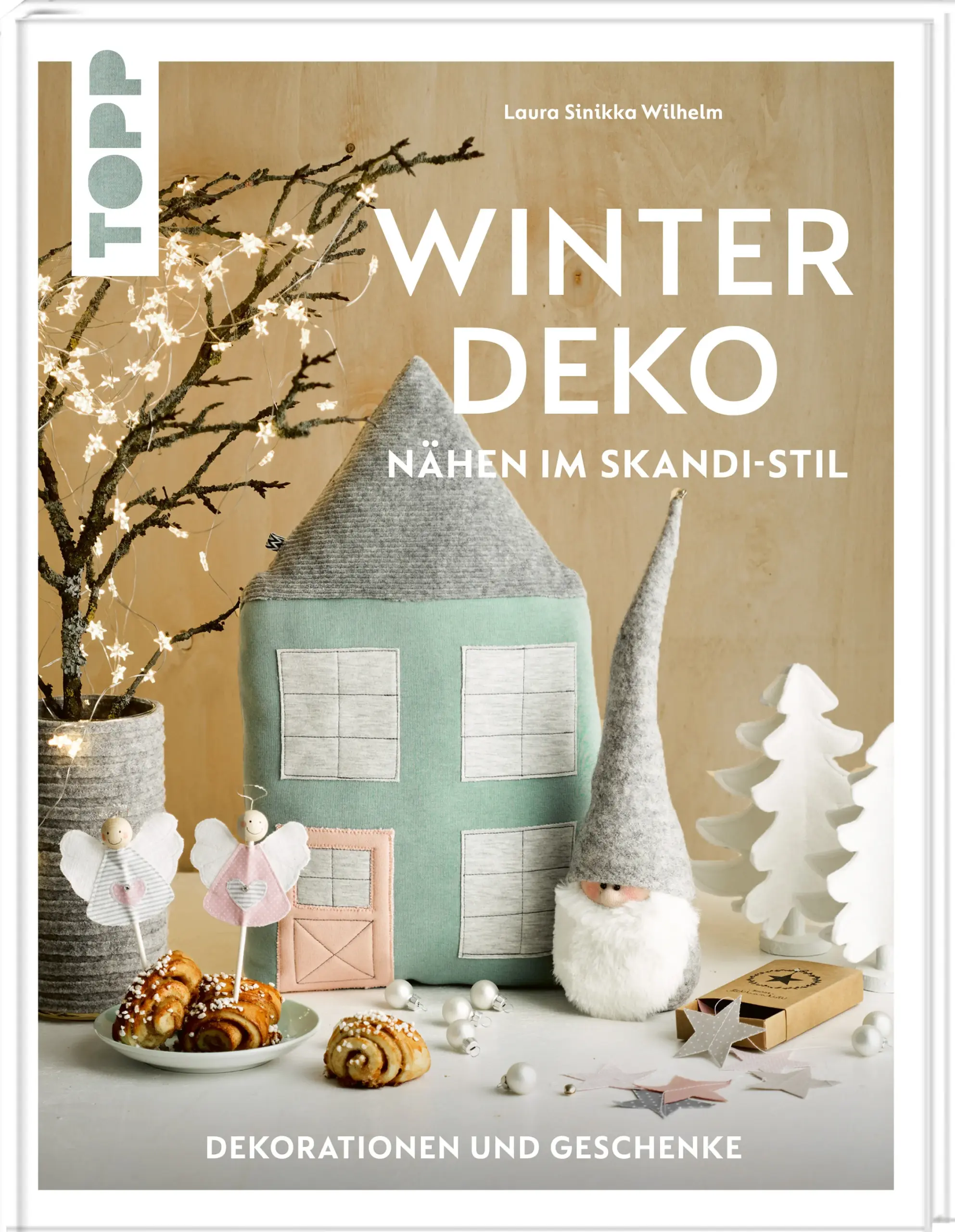 Die TV-Expertin und gebürtige Finnin hat für diesen Titel stimmungsvolle Nähideen aus ihrer weihnachtlichen Skandi-Nähstube zusammengestellt. Verschiedene Wichtel, Lichterhäuser, Geschenkverpackungen, Kissen, Handschuhe, Geschirrtücher und noch ganz viel mehr zum Verschenken und Dekorieren warten nur darauf, nachgenäht zu werden und Freude zu bringen. 