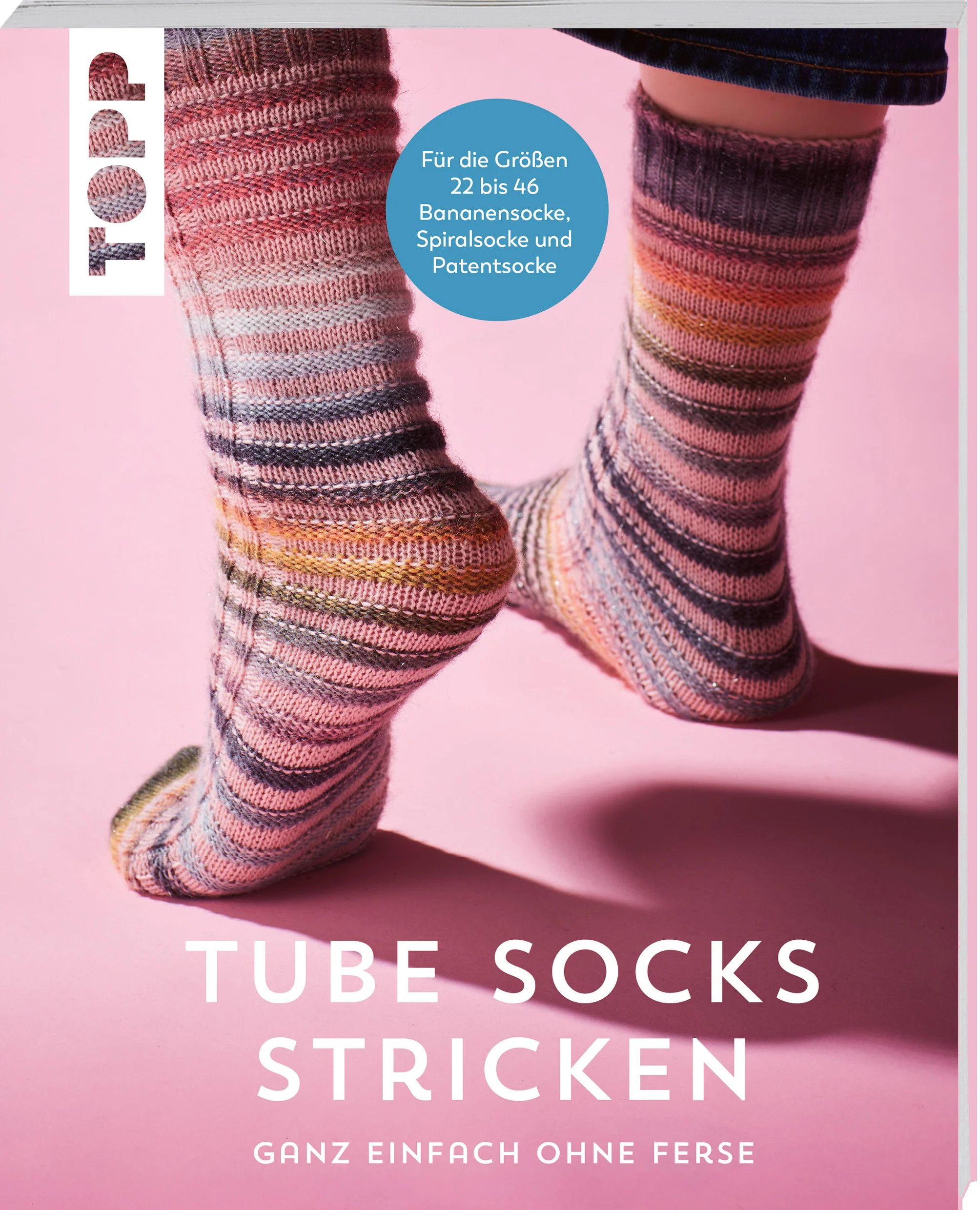 Socken stricken leichtgemacht: Ganz ohne komplizierte Ferse wird das Stricken dieser Socken zum Kinderspiel! Die brandneue Bananensocke, die Spiralsocke und die Patentsocke haben eine tolle Passform, und sitzen nicht nur bei kleinen Kinderfüßen einfach perfekt. Ganz entspannt und ohne Runden zu zählen lassen sich alle Modelle arbeiten. Die einzigartige Konstruktion der Modelle macht das Stricken der Ferse überflüssig. Dadurch sind die Tube-Socken auch besonders bequem und auch für empfindliche Füße bestens geeignet. Besonders praktisch: Bei Kindern wachsen die Socken mit! Mit Tabellen und Grundkurs für die Größen 24-45.