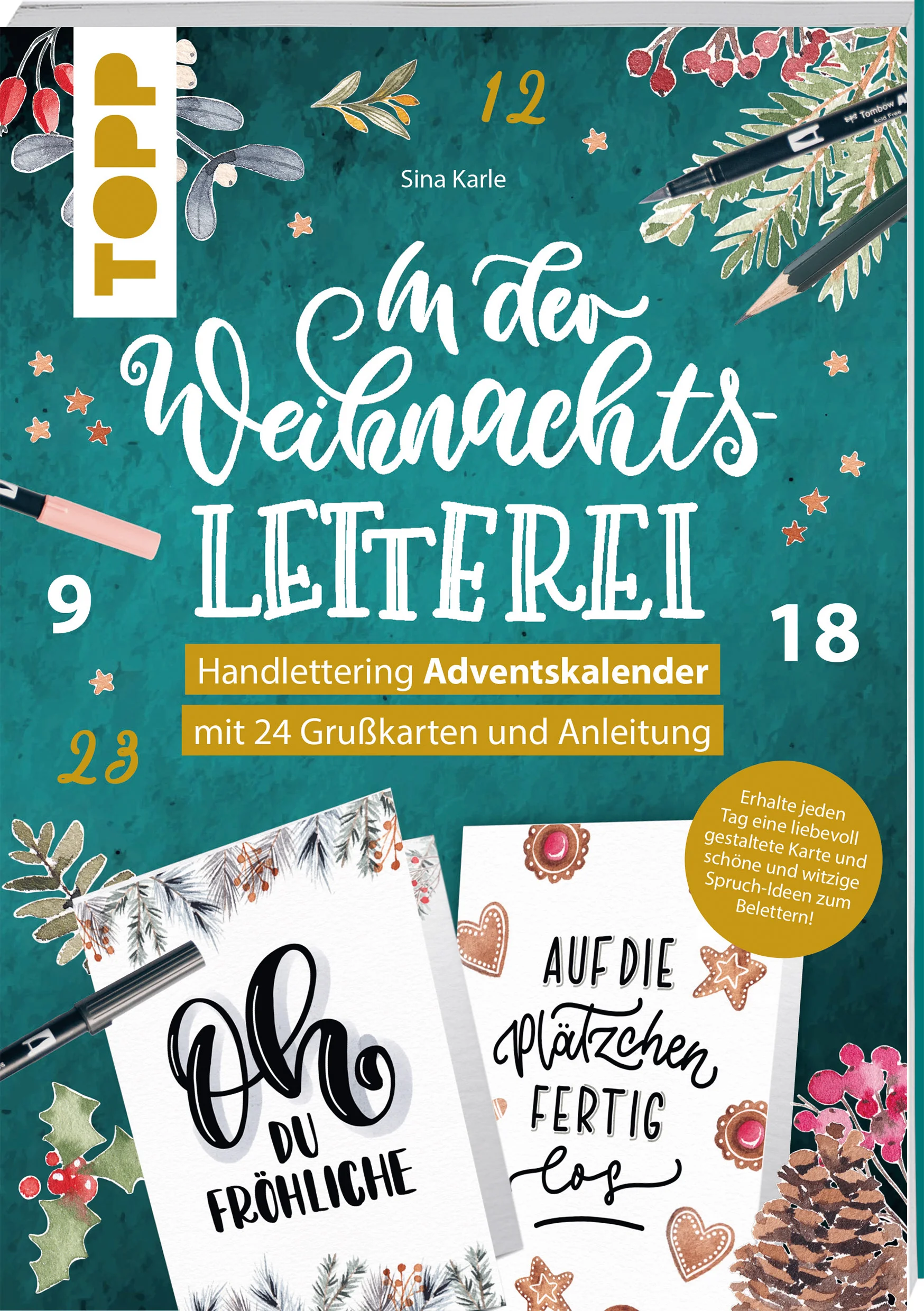 Verleihe deinen Weihnachtskarten deinen eigenen Zauber und verschönere dir die Vorweihnachtszeit noch ein bisschen mehr mit dem Handlettering-Adventskalender und entdecke jeden Tag eine liebevoll gestaltete Grußkarte, die nur darauf wartet, von dir mit tollen Sprüchen oder Botschaften versehen zu werden. Ob filigran mit Serifen oder verspielt mit ausschweifenden Bögen, schnapp dir einen Tee oder eine heiße Schokolade und probiere jeden Tag eine andere Handlettering-Variante aus. Egal, ob du erfahrener Handlettering-Künstler bist oder gerade erst damit angefangen hast, dieser Adventskalender bietet dir die Möglichkeit, verschiedene Handlettering-Varianten auszuprobieren und zu perfektionieren. Mach dir selbst eine Freude oder bereichere Geschenke an deine Lieben mit einer persönlichen gestalteten Karte!Das erwartet dich:24 liebevoll-weihnachtlich gestaltete Grußkarten zum Belettern und VerschenkenAnleitungsheft mit Grundanleitung und Materialtippstägliche Handlettering-Übungen und Spruch-Ideen für deine Grußkartenfür Einsteiger:innen und Fortgeschritteneperfekt für die Adventszeit!