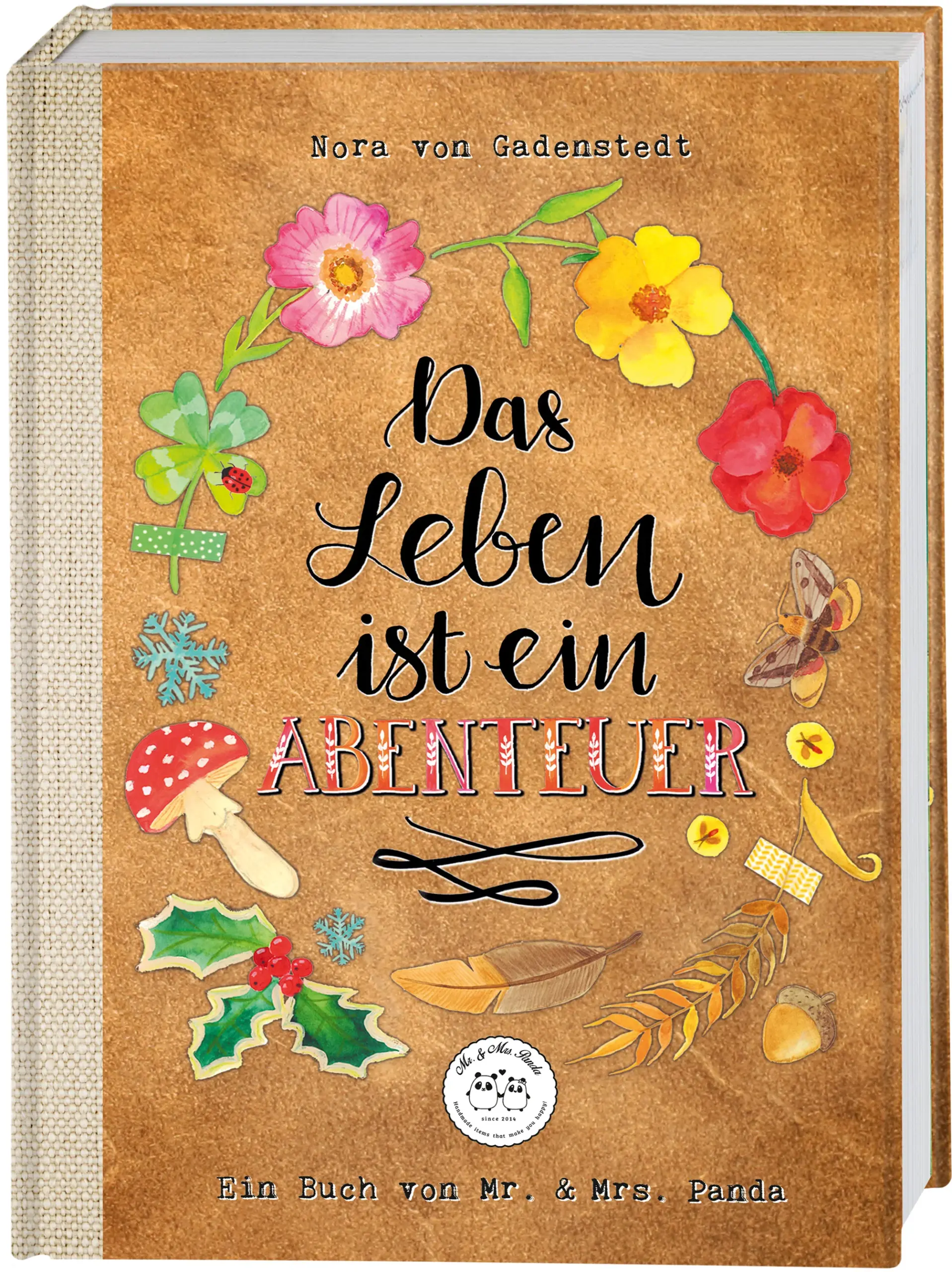 Dieses Buch begleitet dich durch die Jahreszeiten!Erinnerst du dich noch daran, dass du als Kind dachtest, jeder Tag wäre endlos lang und voller Abenteuer? Dieses Gefühl ist nicht weg, wir haben nur verlernt, die Tage bewusst zu genießen. Dieses Buch ist voller Inspirationen, wundervoller Naturzeichnungen und Abenteuerlust. Es zeigt dir, was das Leben so lebenswert macht, hält eine Anleitung zum Glücklichsein bereit, hat die besten Tipps für Regentage, die tollsten Ideen für laue Sommernächte, eine Playliste für Roadtrips, eine Packliste für Abenteurer, Ideen für die tollsten Ausflüge und hält die besten Inspirationen für heiße Sommer, kühle Herbsttage und frostige Winter bereit.Das Buch lädt schon beim Durchblättern zum Tagträumen ein und weckt die Abenteuerlust in dir. Das Leben ist so schön! Komm, wir stürzen uns ins Abenteuer!Der ideale Begleiter durch die Jahreszeiten, um das Leben zu genießenEin Buch 