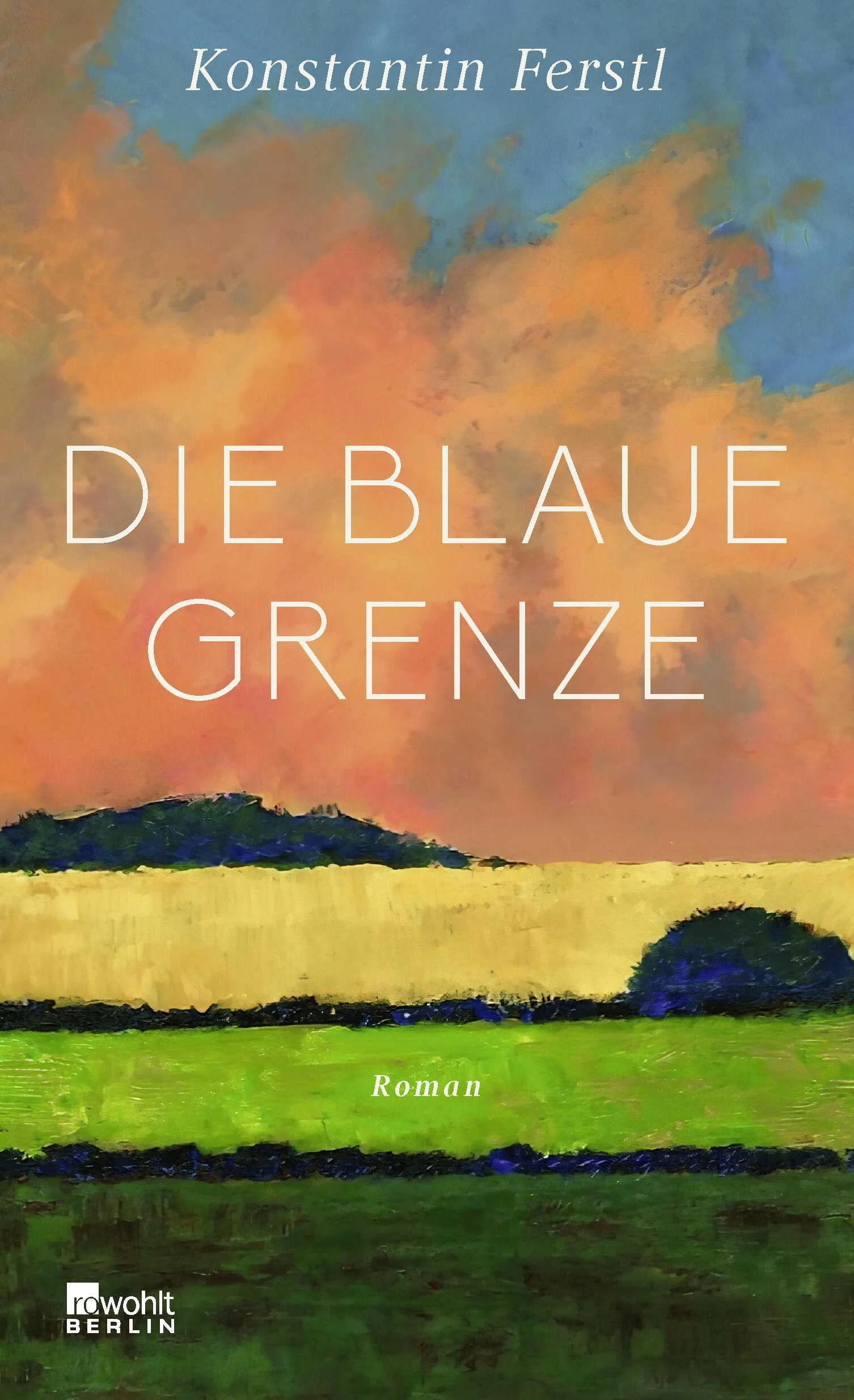 Fidelis Lorentz ist Komponist und verdient sein Brot mit Titelmelodien für Fernsehfilme. Als er einen Anruf von seiner großen Liebe J. erhält, ahnt er, dass sie sich trennen will, und steigt kurzerhand in den Zug. Sein Ziel: Pyeongyang, denn wenn man gegen die Zeit anrennen will, dann nur gen Osten. Während die verschneiten Weiten Sibiriens an ihm vorbeiziehen, reist er gedanklich in die Vergangenheit: zu seinem Urgroßvater, in dessen Fernweh Fidelis sich wiederfindet – ein Träumer aus dem Bayerischen Wald, der als Matrose zur See fuhr und später im Dorfteich ertrank. Zur Großmutter, selbst beim Beten pragmatisch, die nichts von Heiligen hielt und sich immer direkt an die höchste Instanz wandte. Zu ihrem Mann, Berufssoldat in der Wehrmacht, der den Anblick von Waffen nicht ertrug. Sie alle waren tief von der Härte des 20. Jahrhunderts geprägt, und doch rebellierten sie auf ihre Weise gegen die provinzielle Enge und die Erwartungen an sie, behaupteten ihr eigenes Leben. Nach und nach enthüllt sich auch die Gegenwart – und Fidelis’ verlorene Liebe zur mysteriösen J. Angekommen in Nordkorea, einem Land wie eine Filmkulisse, das in einer verherrlichten Vergangenheit feststeckt, muss sich Fidelis endlich der Gegenwart und der Zukunft stellen.Konstantin Ferstl erzählt sprachgewaltig, dabei voller Zärtlichkeit und Witz über die Liebe, das Scheitern und das widerspenstige Leben der Menschen auf dem Land. Ein virtuoses Familienepos, eine deutsche Mythologie des 20. Jahrhunderts.