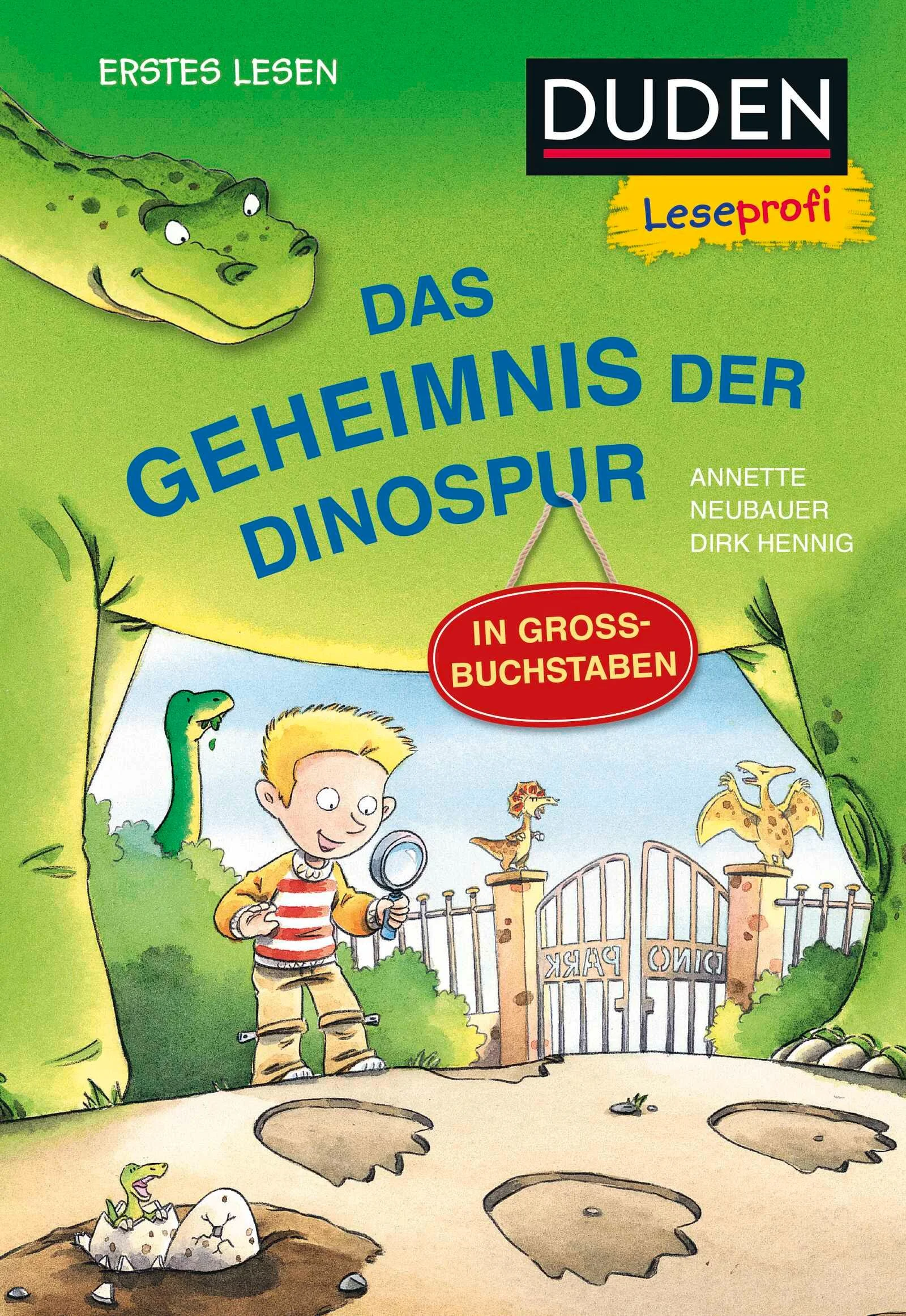 Mit GROSSBUCHSTABEN lesen lernen: Dinogeschichte für Kinder in der Vorschule und 1. Klasse!In extragroßer Fibelschrift und Großbuchstaben für Leseanfänger und ErstleserMit kurzen, kindgerechten Sätzen und Sinnumbrüchen und vielen BildernSpannende Dinogeschichte zum Vorlesen oder ersten Selberlesen ab 5 Jahren Bei Antolin mit Lesequiz gelistet und von einer pädagogischen Fachberatung geprüftJonas will Dinoforscher werden. Deshalb ist er auch am allerliebsten im Dinopark! Nachdem er dort allerlei Fossilien bewundert hat, geht er selbst auf Spurensuche. Und er wird wirklich fündig …! Aber wem gehören die versteinerten Federn, die er entdeckt? Muss Jonas seinen Schatz wieder hergeben? Das Geheimnis der Dinospur − Diese Erstlesegeschichte mit vielen bunten Bildern aus der DUDEN Leseprofireihe ist das perfekte Geschenk zum Schulanfang oder für die Schultüte. Lesen lernen in Großbuchstaben ist genau auf die Bedürfnisse der Jungen und Mädchen zugeschnitten, die noch nicht alle Kleinbuchstaben beherrschen. So erleben Kinder im Vorschulalter und Grundschulalter schnell motivierende Erfolge und werden für das Lesen begeistert. Spielerisch wird somit die Lesekompetenz gefördert und das Lesen lernen zum Kinderspiel.Duden – von Anfang an richtig! Lesenlernen leicht gemacht: So geht zeitgemäße Leseförderung.