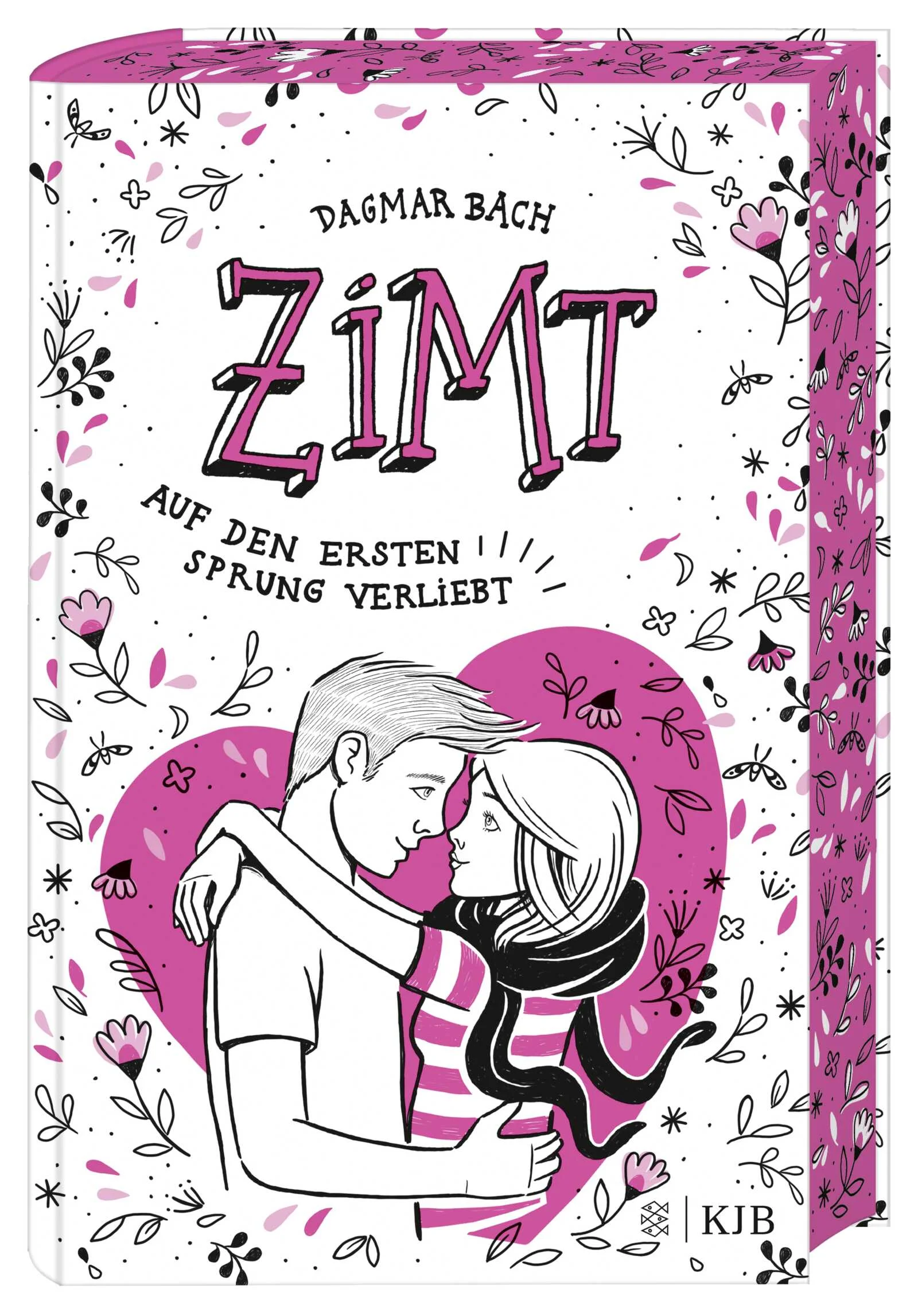 +++ Mit gemustertem Farbschnitt nur in der 1. Auflage +++Für Fans und Neueinsteiger: »Zimt« kommt zurück – der Bestseller geht in die zweite Staffel!Vickys Leben wird von jetzt auf gleich durcheinandergewirbelt. Denn sie und ihr Freund Konstantin haben die einzigartige Gabe, in Parallelwelten zu wechseln. Oberstes Gebot dabei: Unauffällig bleiben! Doch wie soll das gehen, wenn sich ihre Doppelgänger beim heimlichen Knutschen erwischen lassen? Oder Parallelwelt-Oma fast die Küche von Mums Bed & Breakfast abfackelt? Noch während Vicky und Konstantin versuchen, das magische Chaos in den Griff zu bekommen, wird es für ihre Liebe gefährlich. Denn jemand stellt ihnen eine fiese Falle, und bald sind ihre Ausflüge in die Parallelwelt alles andere als Zuckerschlecken …Zimtschneckenduft, Parallelwelten und eine spannende Jagd — ein neues Abenteuer für Vicky und Konstantin, das süßeste Pärchen der Jugendbuchgeschichte, beginnt!Du kennst die erste Staffel nicht? Macht nichts, die Bände sind auch unabhängig voneinander lesbar!Alle Bände der Zimt-Serie:Staffel I, Band 1: Zimt und wegStaffel I, Band 2: Zimt und zurückStaffel I, Band 3: Zimt und ewigStaffel I, Sequel: Zimt und verwünschtStaffel II, Band 1: Zimt – Auf den ersten Sprung verliebtStaffel II, Band 2: Zimt – Zwischen den Welten geküsstStaffel II, Band 3: Zimt – Für immer von Magie berührt