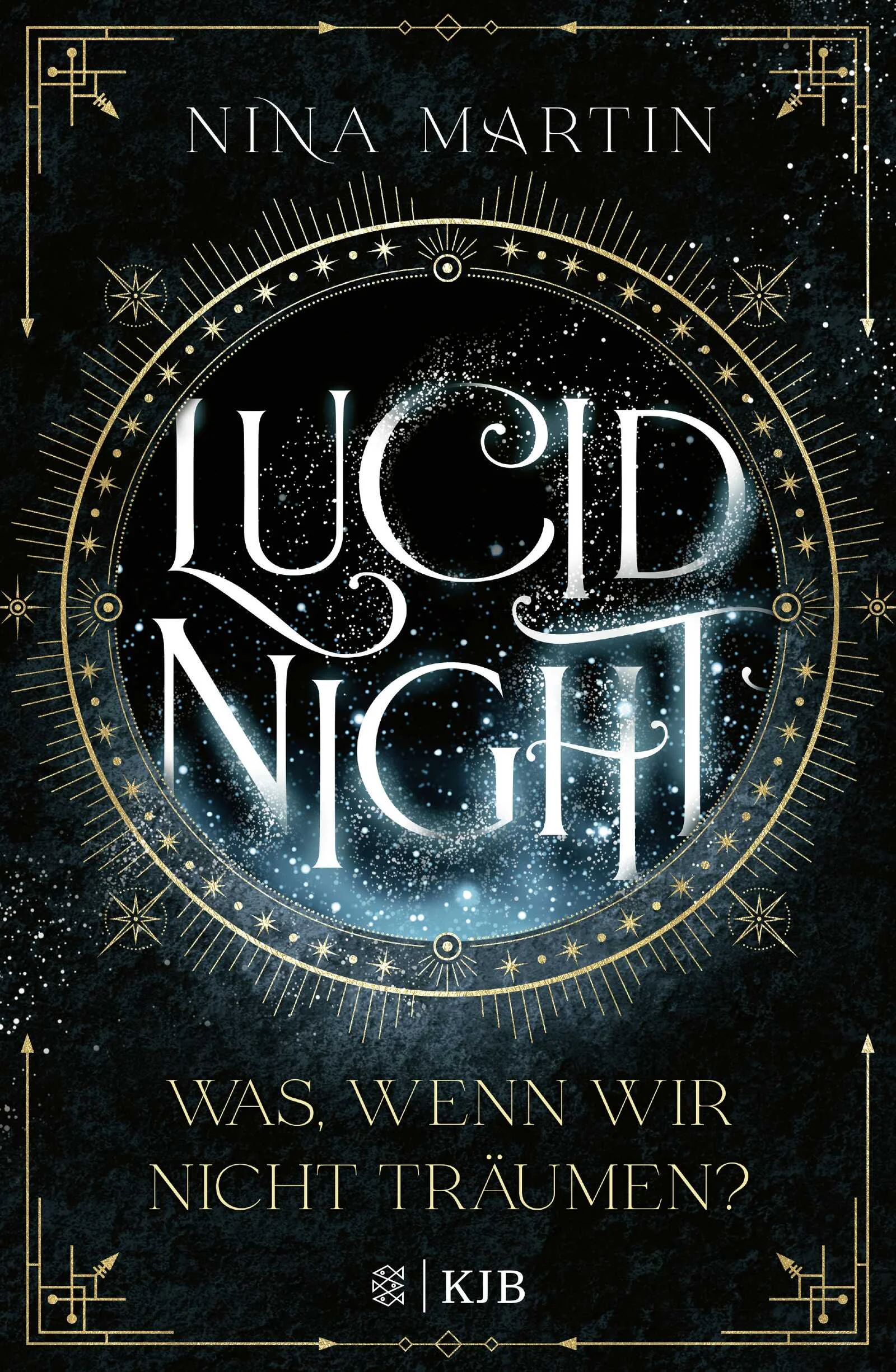 +++ LIMITIERTE ERSTAUFLAGE MIT NACHTLEUCHTFARBE AUF DEM COVER +++Jetzt bestellen! Nur die limitierte Erstauflage ist mit Nachtleuchtfarbe auf dem Cover erhältlich.Zwei starke Heldinnen, ein angestaubtes System und eine Traumwelt in Gefahr: Mit Lucid Night erscheint Nina Martins atemberaubende Fantasy-Trilogie über die Macht der Träume. Voller Abenteuer, Romantik und Charaktere mit Identifikationspotential. Ein dicht erzähltes Highlight für Mädchen und Jungen ab 14 Jahren.Selena und Ria: die eine in Griechenland, die andere in Berlin. Zwei Mädchen, die sich nie getroffen haben, und die doch eine außergewöhnliche Gabe verbindet: Sie sind Traumgängerinnen. Sie können selbst nicht träumen, doch in die Träume anderer Menschen einsteigen und diese verändern. Etwas, das eigentlich nicht möglich sein kann. Denn diese Gabe ist nur Männern vorbehalten – zumindest, wenn man der mächtigen Traumunion Glauben schenkt. Als Yunus, der Vorzeigetraumgänger der Union, auf Rias Gabe aufmerksam wird, verändert sich alles. Plötzlich berichten alle Medien von der ersten Traumgängerin. Und schon bald finden sich Selena und Ria in einem Machtkampf wieder, der nicht nur über das Schicksal der Traumwelt Somna entscheiden wird, sondern über das der ganzen Welt …  Phantastisch, spannend und unfassbar real – Lucid Night ist der Auftakt der traumhaften Contemporary-Fantasy-Trilogie von Nina Martin 