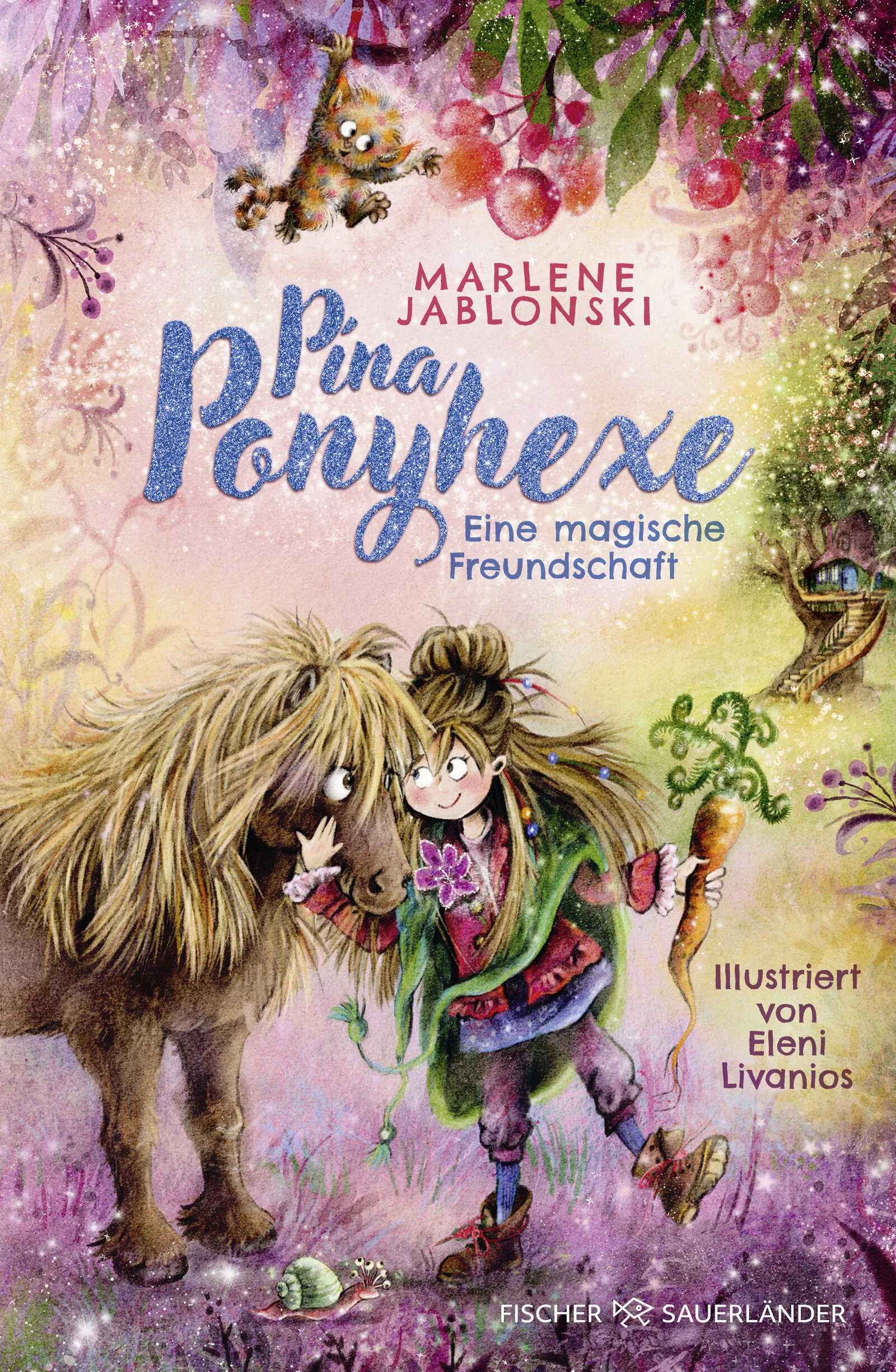 Eine Ponyhexe erobert den Wald – und die Herzen junger Leser*innen ab 8 Jahren. Für alle Kinder, die »Petronella Apfelmus« und »Ponyherz« lieben!Pina ist aufgeregt, denn heute ist der große Tag: Nach ihrer Junghexen-Prüfung beginnt ein Leben voller Abenteuer und guter Taten. Leider vermasselt sie oft ihre Zaubersprüche und das, obwohl sie sich so viel Mühe gibt ... Dabei wünscht Pina sich nichts mehr, als allen magischen Wesen zu helfen! Voller Tatendrang bricht sie auf und trifft auf ein freches Pony, das sich verlaufen hat – und das sich partout nicht helfen lassen will. Aber Pina lässt nicht locker. Plötzlich entdecken die beiden überall im Wald umgefallene Bäume und vertrocknete Lichtungen. Dem Hexenwald geht es gar nicht gut! Können die beiden schnell genug Vertrauen zueinander fassen, um den Wald zu retten?Ein bezaubernder Serienstart für Kinder ab 8 Jahren voller Wärme, Spannung und Magie!Ausgestattet mit zahlreichen zauberhaften Illustrationen.In ihrem ersten magischen Abenteuer werden die chaotische Hexenschülerin Pina und ihr Pony unfreiwillig zu einem Team und lernen: Nur zusammen sind sie stark!Band 2 erscheint im Frühjahr 2025.Für die extra Lesemotivation: Lesequiz bei Antolin gelistet.