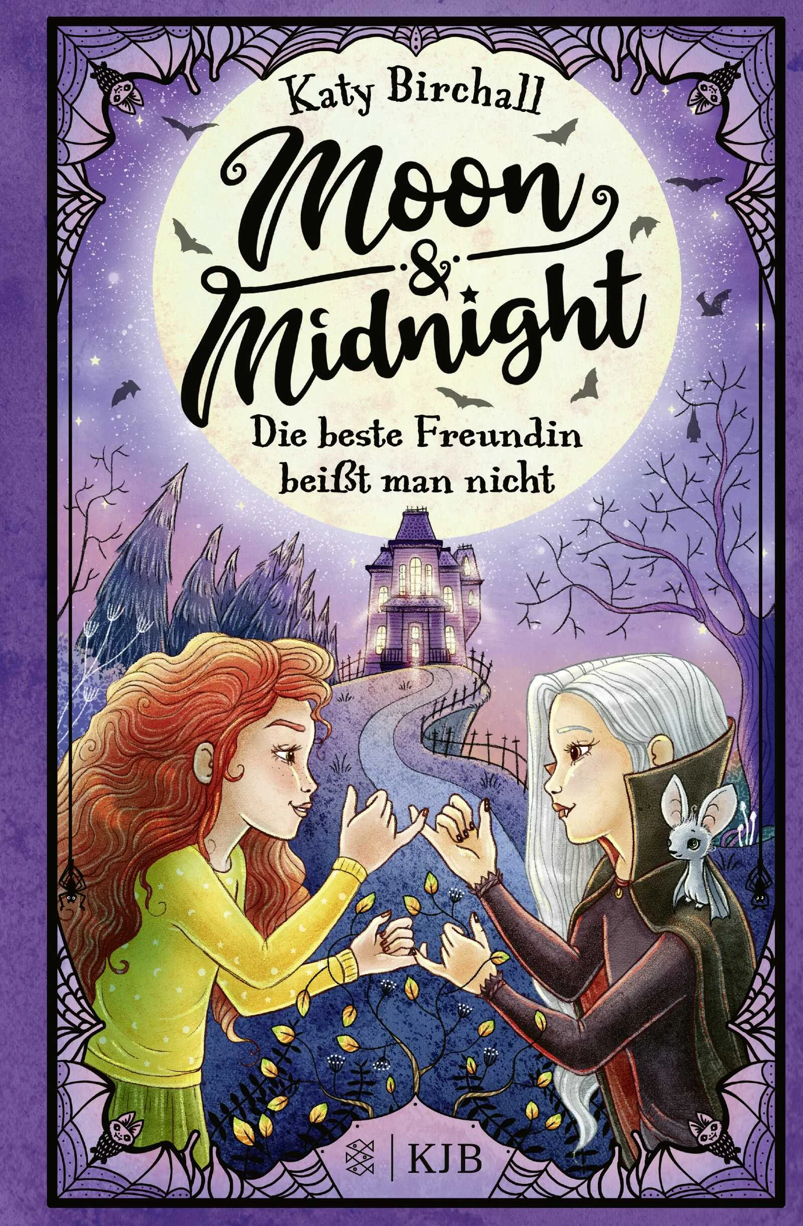 Diese Freundschaft ist dicker als Blut(orangensaft)Maggie Moon wohnt seit kurzem mit ihren Eltern in einer alten Villa, direkt neben einem dunklen Wald. Der ist verflucht, sagen die Dorfbewohner. Was für ein Quatsch, sagt Maggie – über sowas kann sie nur lachen! Bei einer Erkundungstour macht Maggie jedoch eine unglaubliche Entdeckung: ein verzaubertes Schloss, in dem das Vampirmädchen Theodora Midnight lebt. Theodora ist echt nett – und zum Glück Vegetarierin. Schnell werden Theodora und Maggie beste Freundinnen. Doch ausgerechnet Maggie entstammt einer Familie von berühmten Vampirjägern. Kann sie ihre Familie und den gierigen Bürgermeister davon überzeugen, dass ihre nachtaktiven Nachbarn nicht gejagt, sondern beschützt werden müssen?Mit fluffigen Fledermäusen, quietschenden Särgen und ganz viel Tomatenketchup: Dieses Buch lässt dich heulen – vor Lachen!Die neue »bissige« Mädchenbuch-Dilogie von Erfolgsautorin Katy Birchall (»Emma Charming«)Voller Magie, Witz, Slapstick und einem ordentlichen Schuss BlutorangensaftFortsetzung in Vorbereitung!Mit vielen lustigen Vignetten von Alexandra Helm