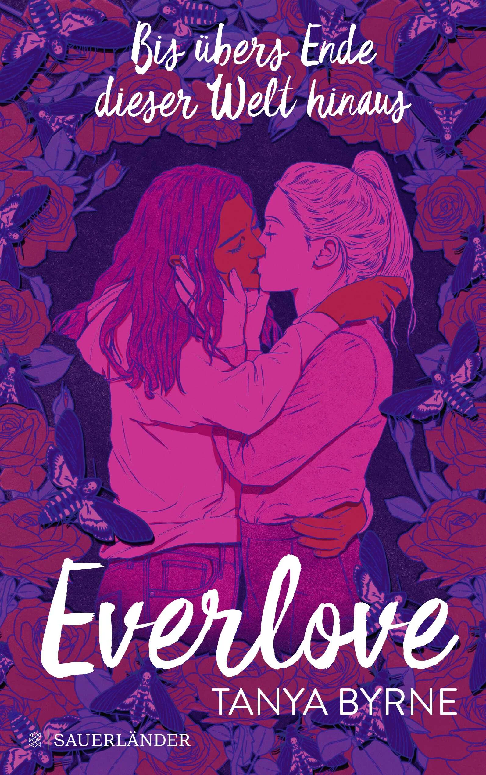 Die Liebesgeschichte der neuen Stimme der LGBTQ+ CommunityMit Tanya Byrnes Everlove - Bis übers Ende dieser Welt hinaus kommt der Young-Adult-Bestseller aus England endlich nach Deutschland. Der Überraschungserfolg im Jugendbuch begeisterte seit seinem Erscheinen über 20.000 Fans. Kein Wunder: Everlove ist die Liebesgeschichte für die Generation Z. Tragisch, divers, kraftvoll - und wunderschön. Young Adult Fans können sich auf ein Jugendbuch voller Liebe und Freundschaft freuen. Tanya Byrne ist eine der wichtigsten neuen Stimmen der LGBTQ+-Community. -- Autoscheinwerfer --Das Letzte, was Ash hört, ist das Zerspringen von Glas, als die Windschutzscheibe sie trifft und in eine Millionen Teile zerbricht, die wie Sterne funkeln.Ash stirbt – mitten in in ihrer eigenen Liebesgeschichte. Doch ihre Liebe zu Poppy ist viel zu groß, um so abrupt zu enden. Für Ash ist klar: Sie muss den Tod überwinden, um Poppy wiederzusehen.Tanya Byrne erzählt eine kraftvolle und zugleich zarte Geschichte darüber, dass wahre Liebe alle Hindernisse überwinden kann. Sogar das allergrößte. Everlove – Bis übers Ende dieser Welt hinaus begeisterte die Buchcommunity auf TikTok und Instagram und erscheint jetzt endlich in der deutschen Ausgabe. Das perfekte Buch für alle, die nach einer bewegenden und diversen Lovestory suchen!Jetzt mit Farbschnitt in der limitierten Erstauflage!