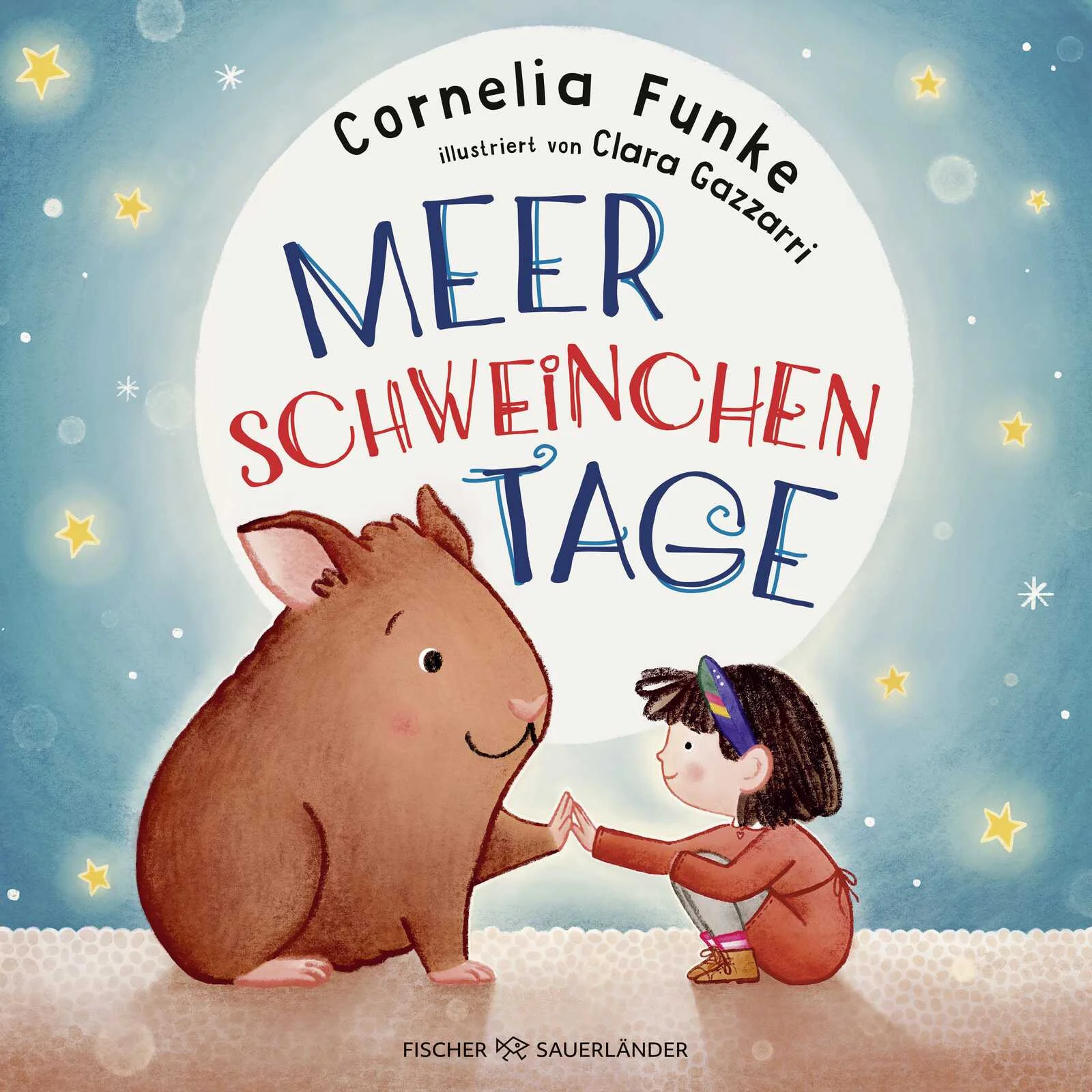 Ein neues magisches Bilderbuchabenteuer von Cornelia FunkeFast alle Kinder wünschen sich ein Haustier, und die Freude ist groß, wenn endlich eines zuhause einzieht. Wie es dem Tier wohl geht? Wäre es nicht toll, wenn man mit ihm sprechen könnte? Cornelia Funke macht es möglich!Cleo bekommt zum Geburtstag ein Meerschweinchen. Aber irgendwie sieht Frieda traurig aus, ob ihr etwas fehlt? Zum Glück bekommt Cleo Hilfe von der klugen Elster, die ihr eine magische Feder schenkt. Mit der Feder hinterm Ohr versteht Cleo nicht nur Friedas Sprache, sondern wird so klein wie ein Däumling. Von nun an erkunden Cleo und Frieda gemeinsam die Welt, und Cleo lernt, dass die Welt aus Schweinchensicht gaaanz anders aussieht.Eine bezauberndes Bilderbuch für Kinder ab 4 Jahren von Bestsellerautorin Cornelia Funke über die magische Veränderung, die ein Perspektivenwechsel ausmachen kann. Warmherzig erzählt und wunderbar in Szene gesetzt von Clara Gazzarri.