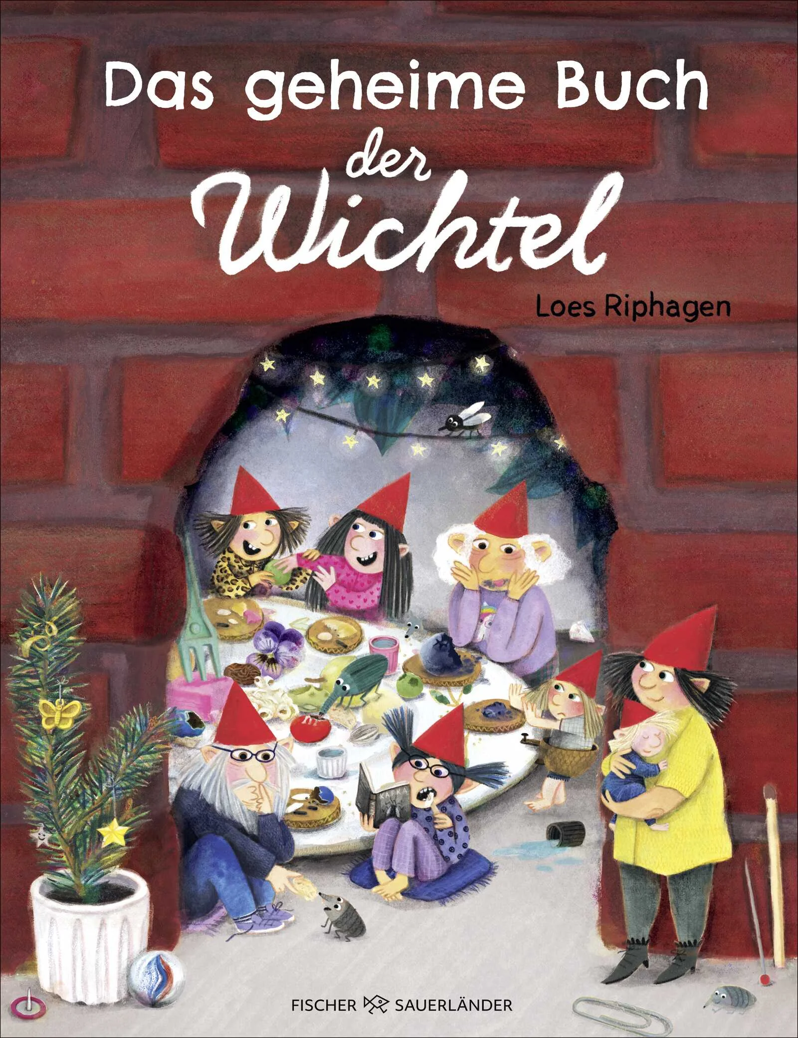 Dieses kunterbunte Bilderbuch enthält alles Wissenswerte über Wichtel und ist ein toller Begleiter durch die Adventszeit! Ein wimmeliger und vor allem erstaunlicher Einblick in das Leben der Wichtel, die mitten unter uns leben – zum Vorlesen, Staunen und weihnachtlich-einstimmen für Kinder ab 4 Jahren. Was verbirgt sich eigentlich hinter all den Wichteltüren, die in der Vorweihnachtszeit bei vielen Kindern aufgebaut werden? Wie leben die Wichtel? Was essen sie, wie schlafen sie, womit spielen sie? Spannende Fragen, die Kinder ihren Eltern stellen und die dieses Buch ausführlich und überraschend beantwortet.Denn wer weiß denn schon, dass Wichtelkinder, die nachts geboren werden, Mondkinder heißen? Und dass bei ihnen zu Hause krabbelige Käfer beim Saubermachen der Windeln helfen? Wichtel sammeln unheimlich viel und basteln daraus die tollsten Sachen. Sie verkleiden sich gern und wenn sie sich mal wehtun, gehen sie zum »Aufpepper«, so heißt ihr Kinderarzt. Gekämmt wird sich nie und wenn sie gut riechen wollen, sprühen sie sich mit Zitronenlimonade ein. Aber das meiste ist eigentlich so wie bei uns Menschen: Am liebsten wird miteinander gefeiert! Ein wimmeliger Einblick in das Leben der Wichtel, die mitten unter uns leben.  Egal ob als Begleiter durch den Advent oder als Nikolaus- oder Weihnachtsgeschenk: Das kunterbunte Bilderbuch ist ein lustiges Standardwerk über Wichtel und die Welt, in der sie leben. Zum Vorlesen, Staunen und Lernen für Kinder ab 4 Jahren und die ganze Familie. 