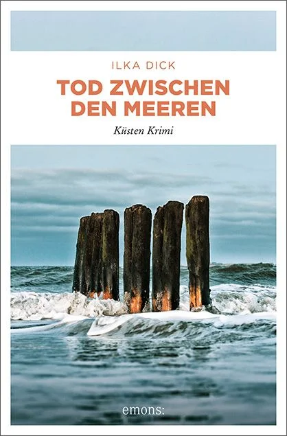 Dramatische Mörderjagd zwischen Nord- und Ostsee. Hauptkommissarin Marlene Louven ist zurück im Dienst bei der Kripo Schleswig – seit ihrer Ertaubung kann sie nur noch mit Hilfe von Implantaten hören. Zum Wiedereinstieg soll sie sich um ungelöste Fälle kümmern und stößt auf einen mysteriösen Vermisstenfall: Eine Frau verschwand spurlos auf der Nordseeinsel Amrum, ihre Leiche wurde nie gefunden. Gemeinsam mit ihrem Kollegen Fährmann macht sich Marlene auf die Suche und kommt einem Verbrechen auf die Spur, das verstörender kaum sein könnte.