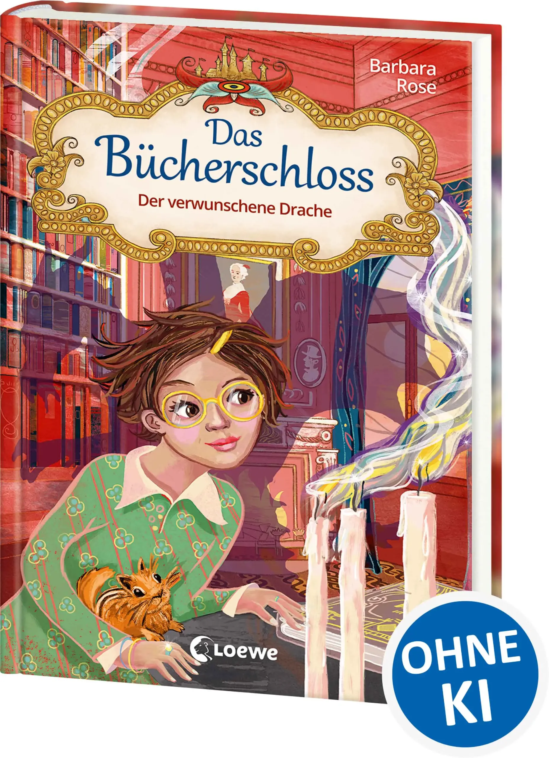 Loewe-Bücher: garantiert ohne KI Das Rätsel um die verschwindenden Geschichten Becky Librum ist mit ihrem Vater in ein echtes Schloss gezogen, in dem sie ein geheimes Stockwerk mit einer riesigen Bibliothek entdeckt. Und nur Becky kann die Bücher davor retten, für immer zu Staub zu zerfallen. Oh Schreck: Ein böser Zauber lässt alle Bücher in der Bibliothek verschwinden! Und auch die magischen Wesen im Garten des Anwesens sind verzaubert! Mit dem Geisterjäger Oskar Oblivius und der Magierin Miranda Kringel versuchen Becky und ihre Freunde, der Ursache auf den Grund zu gehen. Ihre Spur führt sie in das dunkle Kellergewölbe des Schlosses, wo sie von einem riesigen schwarzen Ungeheuer erwartet werden … Band 7 der wundervoll-magischen Abenteuerreihe! In dieser packenden magischen Abenteuerreihe erlebt ein starkes Mädchen nicht nur den Umzug in ein Schloss, sondern auch das größte Abenteuer ihres Lebens: Sie soll die magische Welt der Bücher retten! Wunderbar eigenwillige magische Wesen, sprechende Tiere und ihr bester Freund stehen der mutigen Protagonistin zur Seite. Mädchen und Jungs ab 8 Jahren werden begeistert sein. Spannend und fantasievoll erzählt ist dies auch dank wunderbar atmosphärischer Illustrationen. Ein Buch zum Eintauchen. Der Titel ist auf Antolin gelistet.