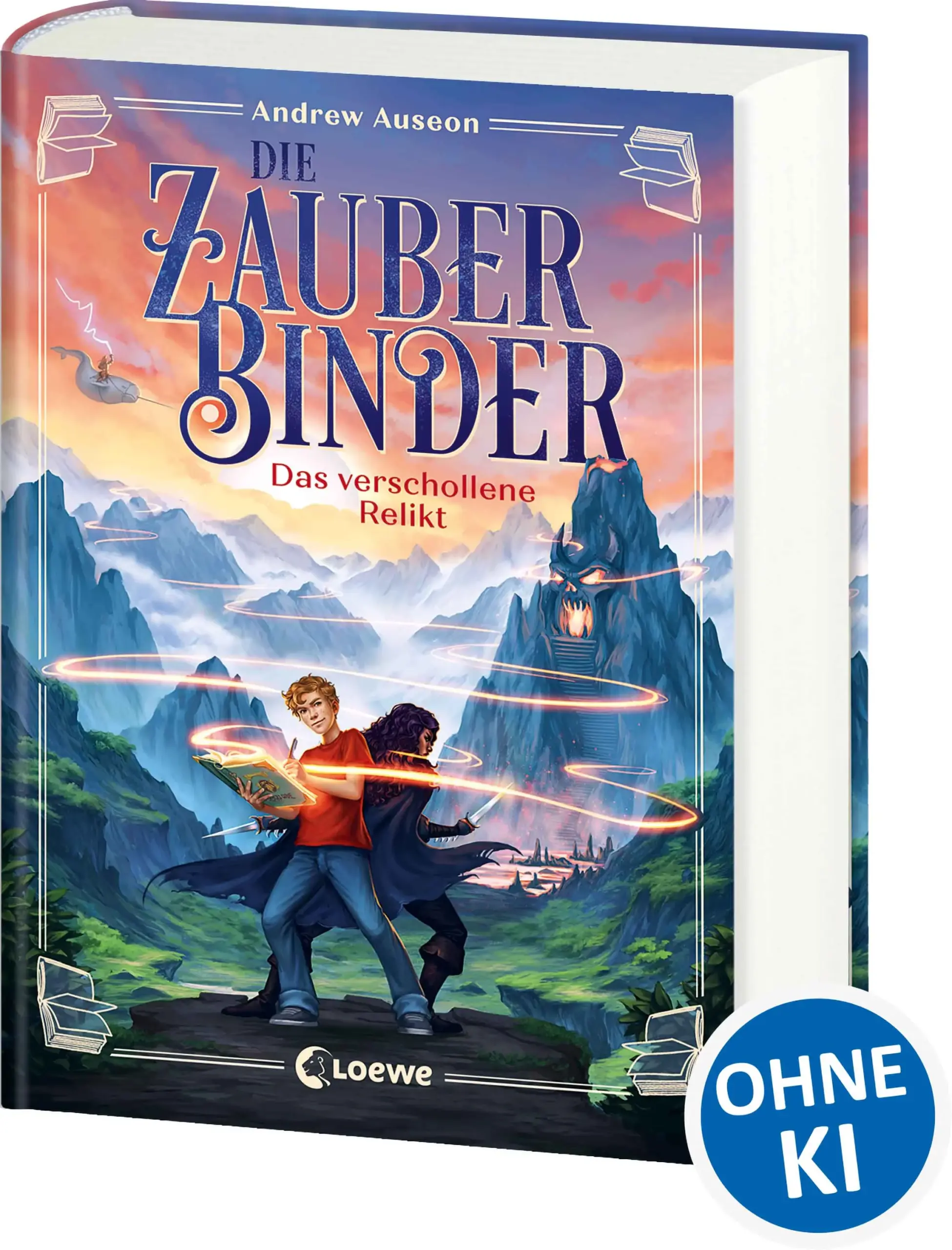 Loewe-Bücher: garantiert ohne KI Wenn Fantasie Wirklichkeit wird Ben staunt nicht schlecht, als ihn ein seltsames Mädchen für den Auserwählten hält, der ihr Königreich retten wird. Ist sie etwa eine Cosplayerin, die ihn zu einem Fan-Event einladen möchte? Ben folgt ihr und findet sich daraufhin im Reich Lux wieder. Bewaffnet mit Stift und Notizbuch, wie es sich für einen echten Spielleiter gehört, nimmt Ben die Rolle des prophezeiten Helden an. Und auf einmal kann er mit seinen geschriebenen Worten die Welt um sich herum verändern! Doch der Auserwählte dürfte eigentlich gar keine Magie beherrschen … Band 1 der humorvollen Fantasy-Reihe für Pen-&-Paper-Fans Worte werden Wirklichkeit!: Diese Humorvolle Fantasy-Reihe ist der wahrgewordene Traum aller Pen-&-Paper-Rollenspieler*innen Kinder ab 10 Jahren können in eine fantastische Welt voller gefährlicher Quests, außergewöhnlicher Kreaturen und liebenswerter Charaktere eintauchen Ein spannendes Abenteuer über die Bedeutung von Freundschaft und die magische Kraft der Fantasie Für Fans von Dungeons & Dragons Der Titel ist bei Antolin gelistet